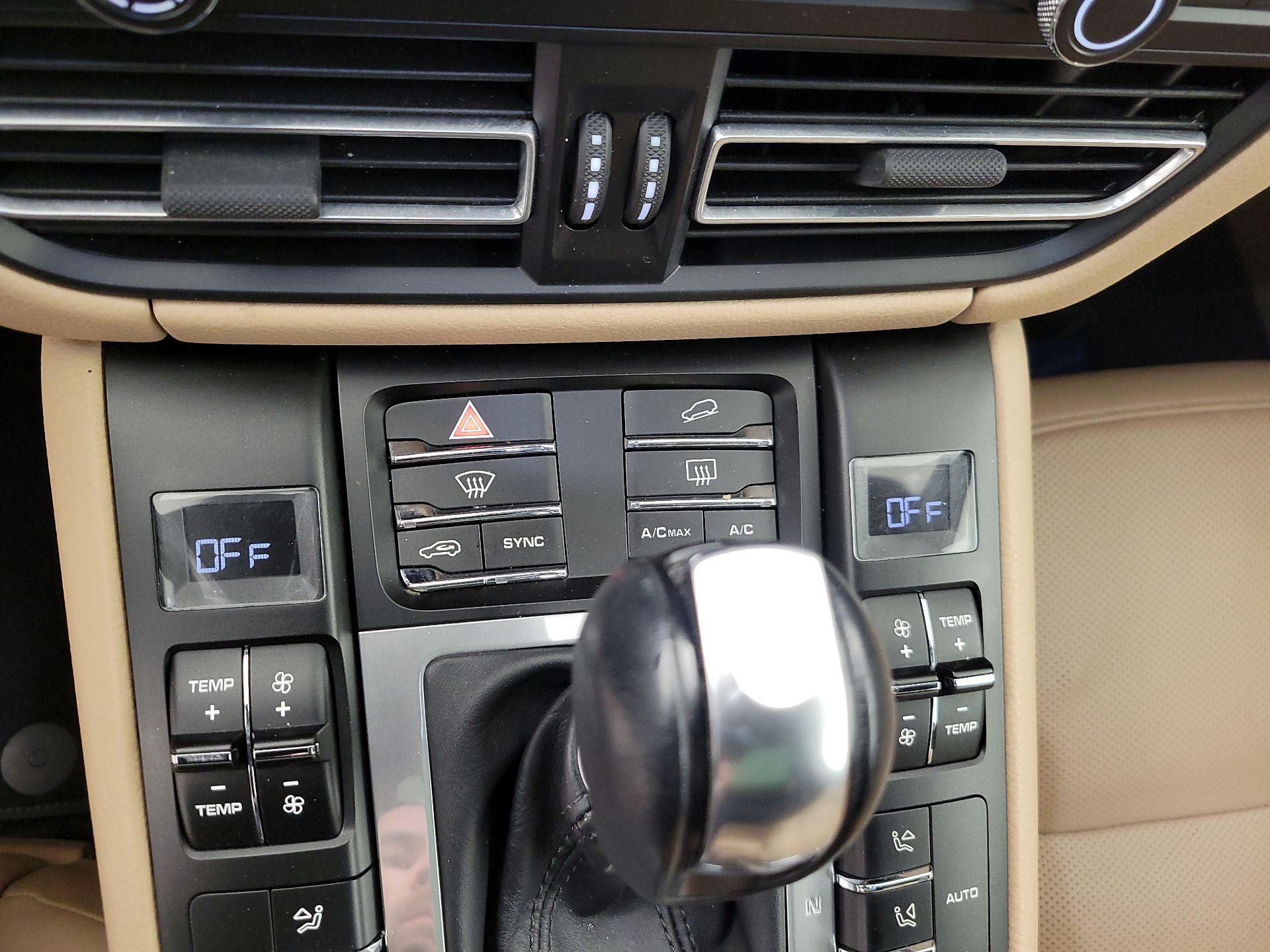 Thumbnail: 2021 Porsche Macan - 17