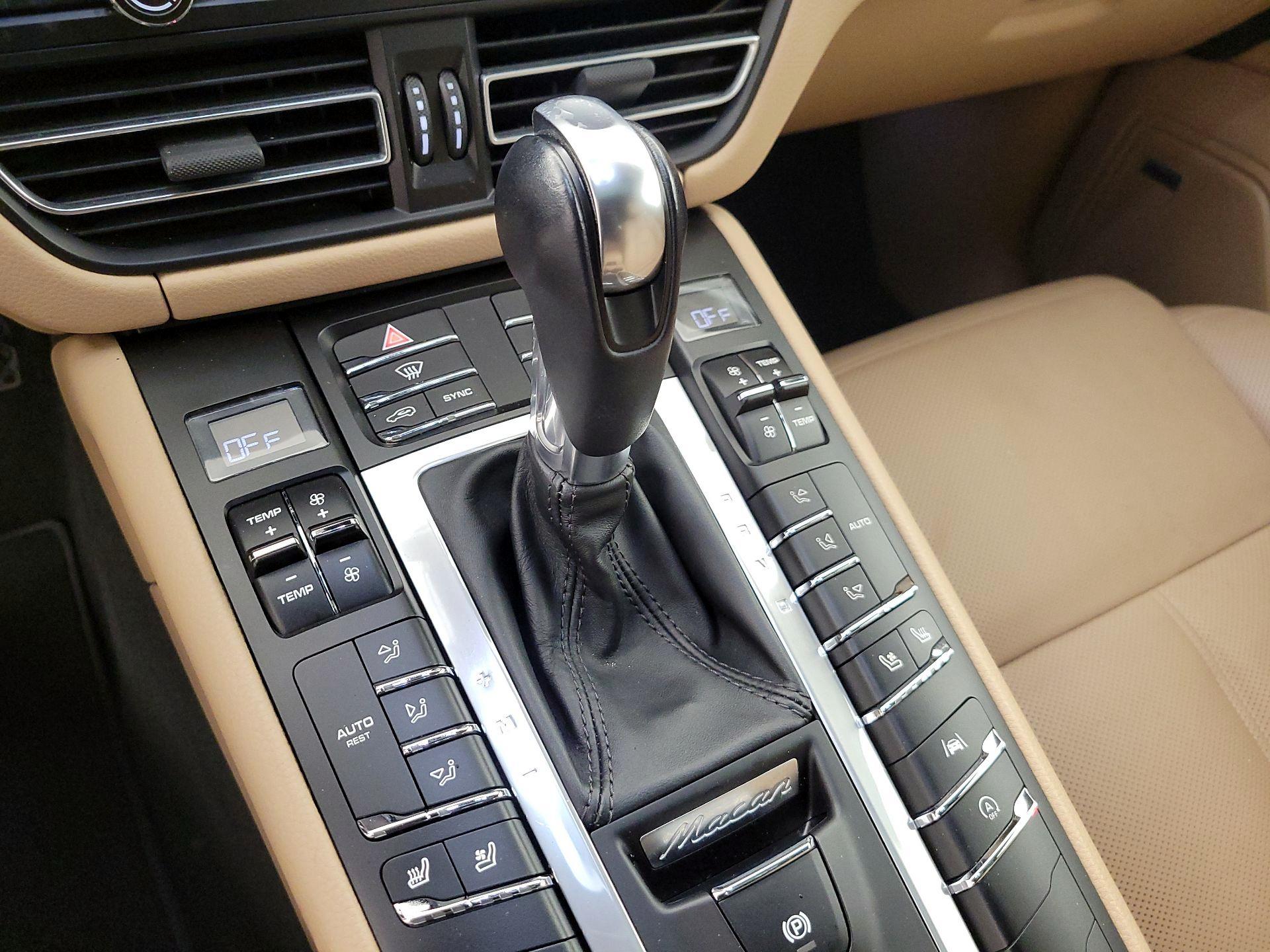 Thumbnail: 2021 Porsche Macan - 18