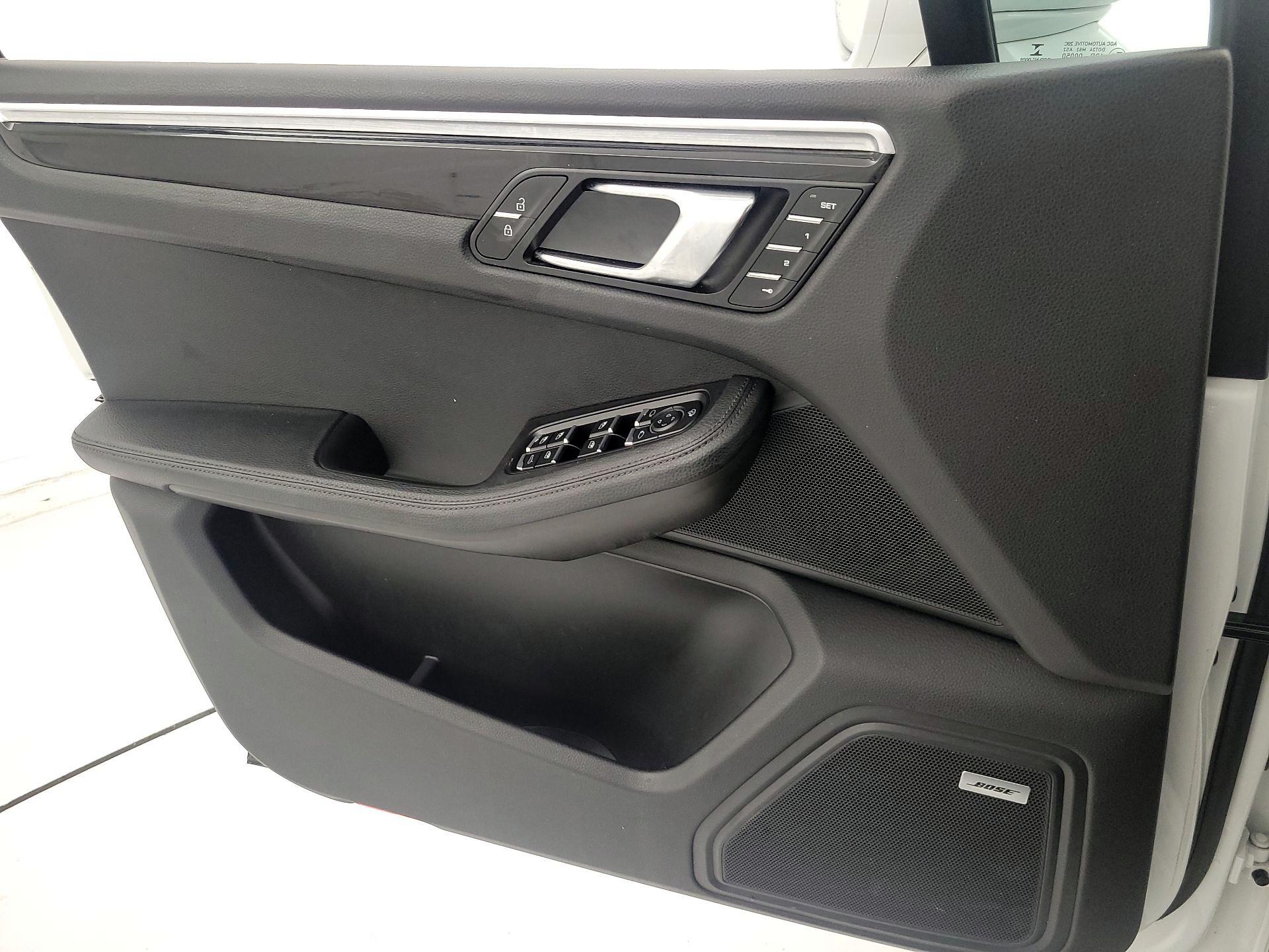 Thumbnail: 2022 Porsche Macan - 12