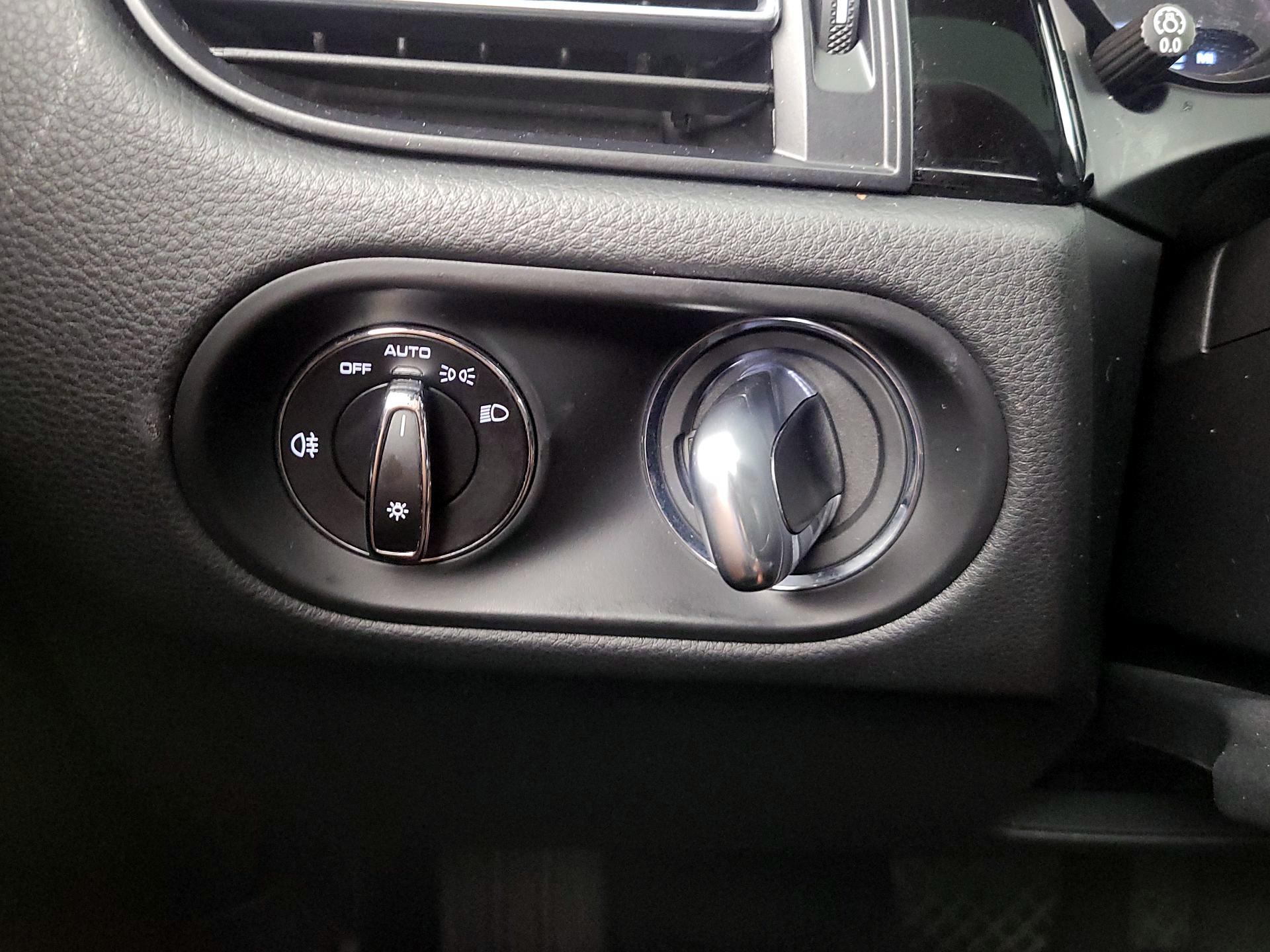 Thumbnail: 2022 Porsche Macan - 13