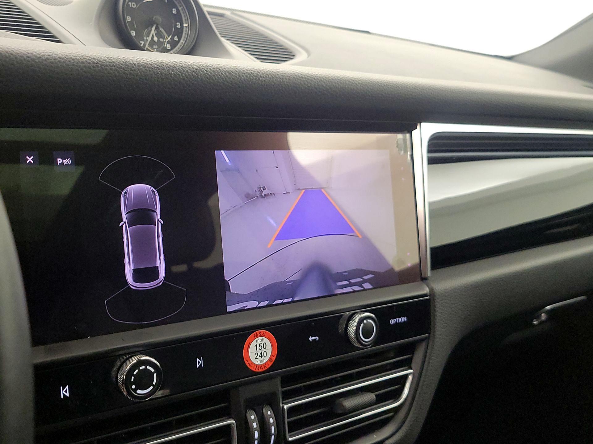 Thumbnail: 2022 Porsche Macan - 15