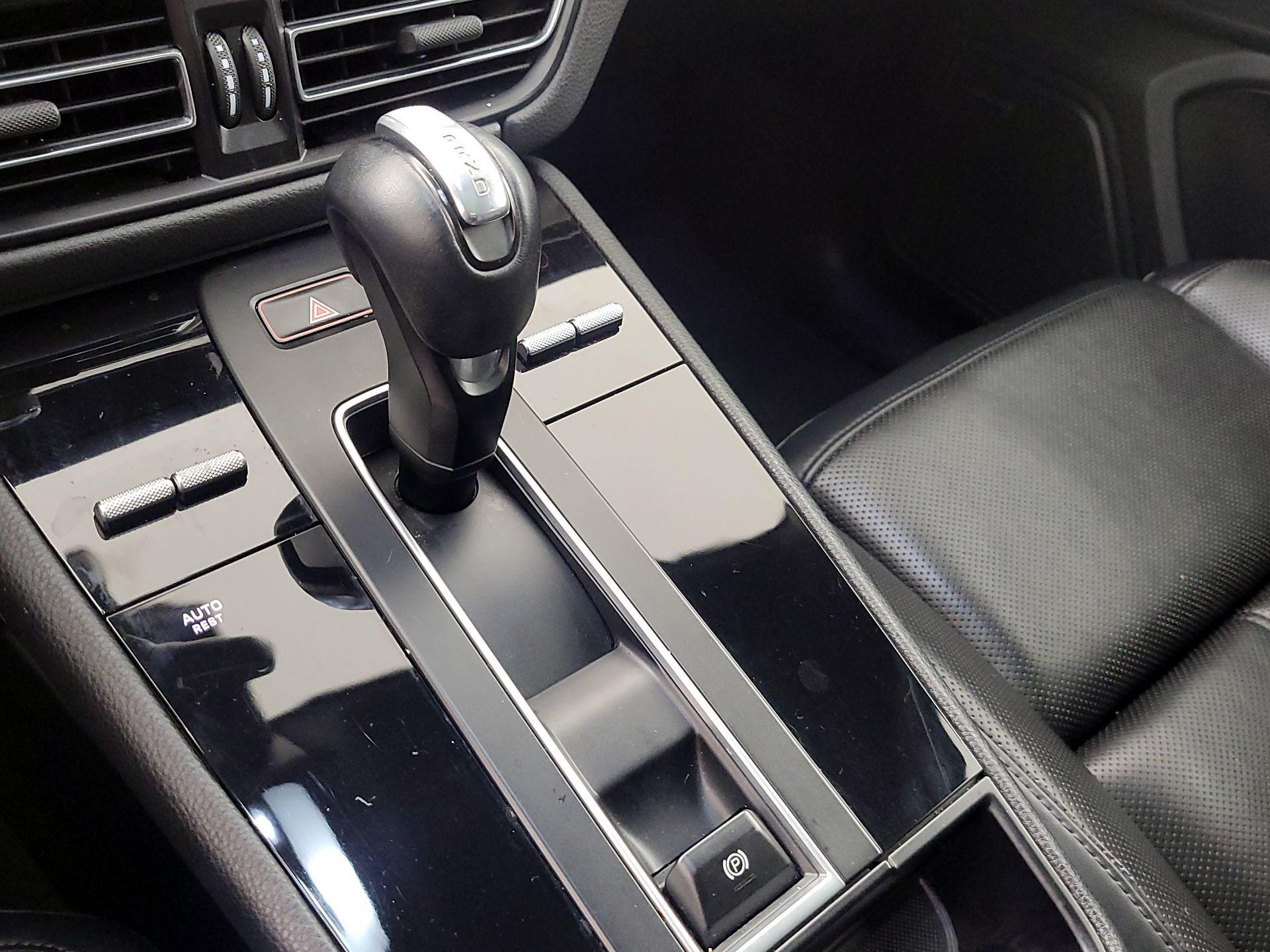 Thumbnail: 2022 Porsche Macan - 18