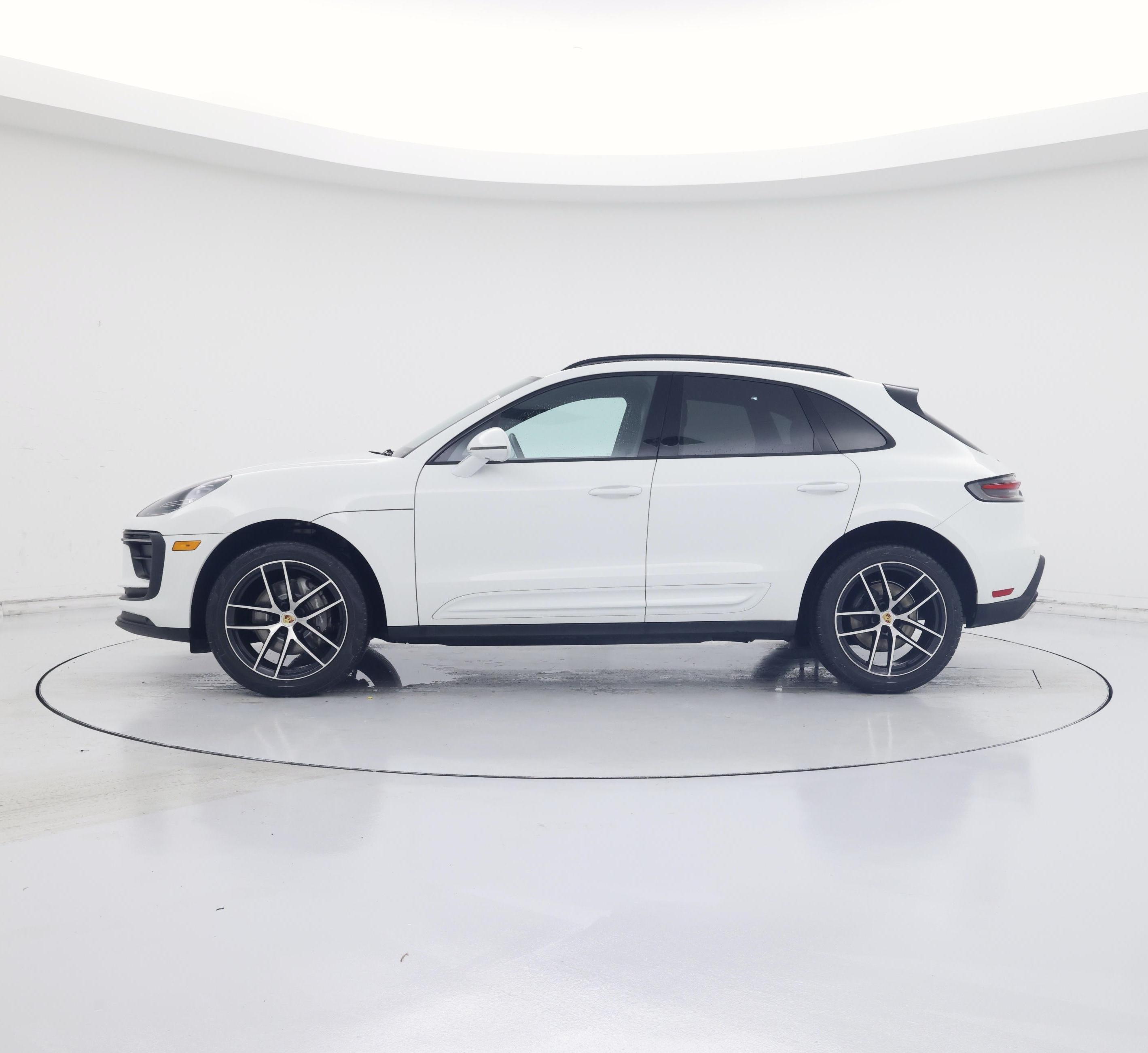 Thumbnail: 2022 Porsche Macan - 3