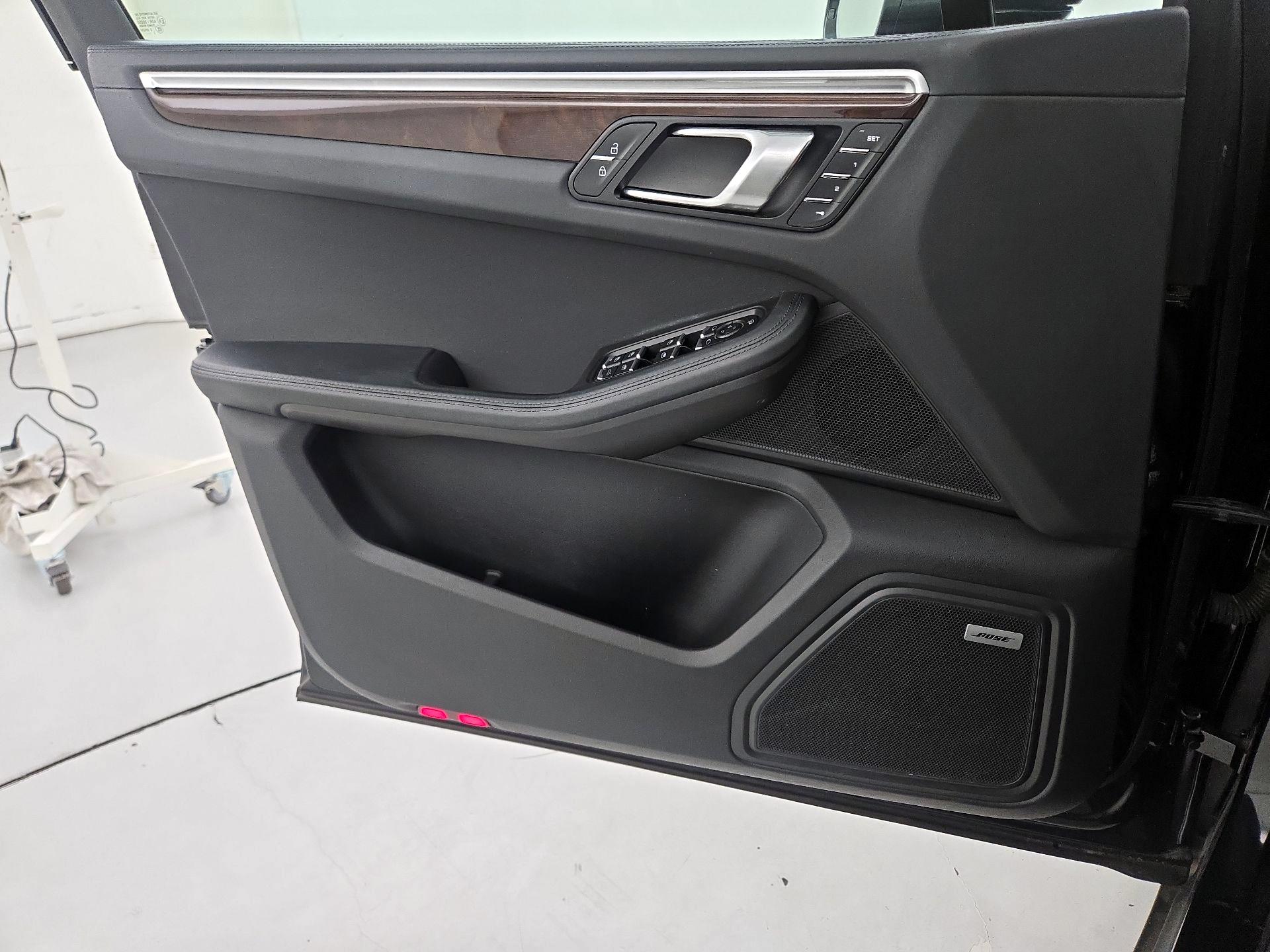 Thumbnail: 2023 Porsche Macan - 12