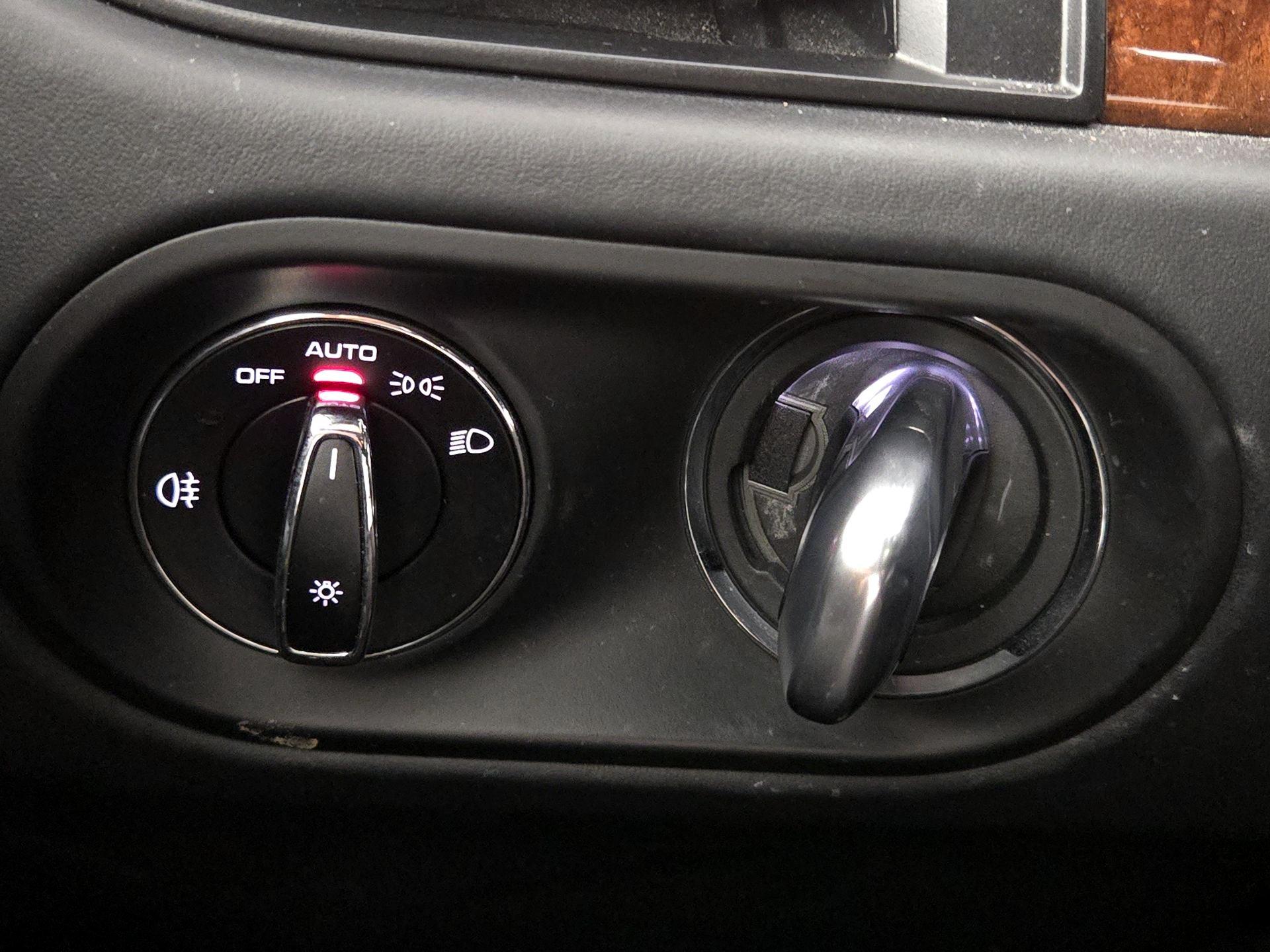 Thumbnail: 2023 Porsche Macan - 13