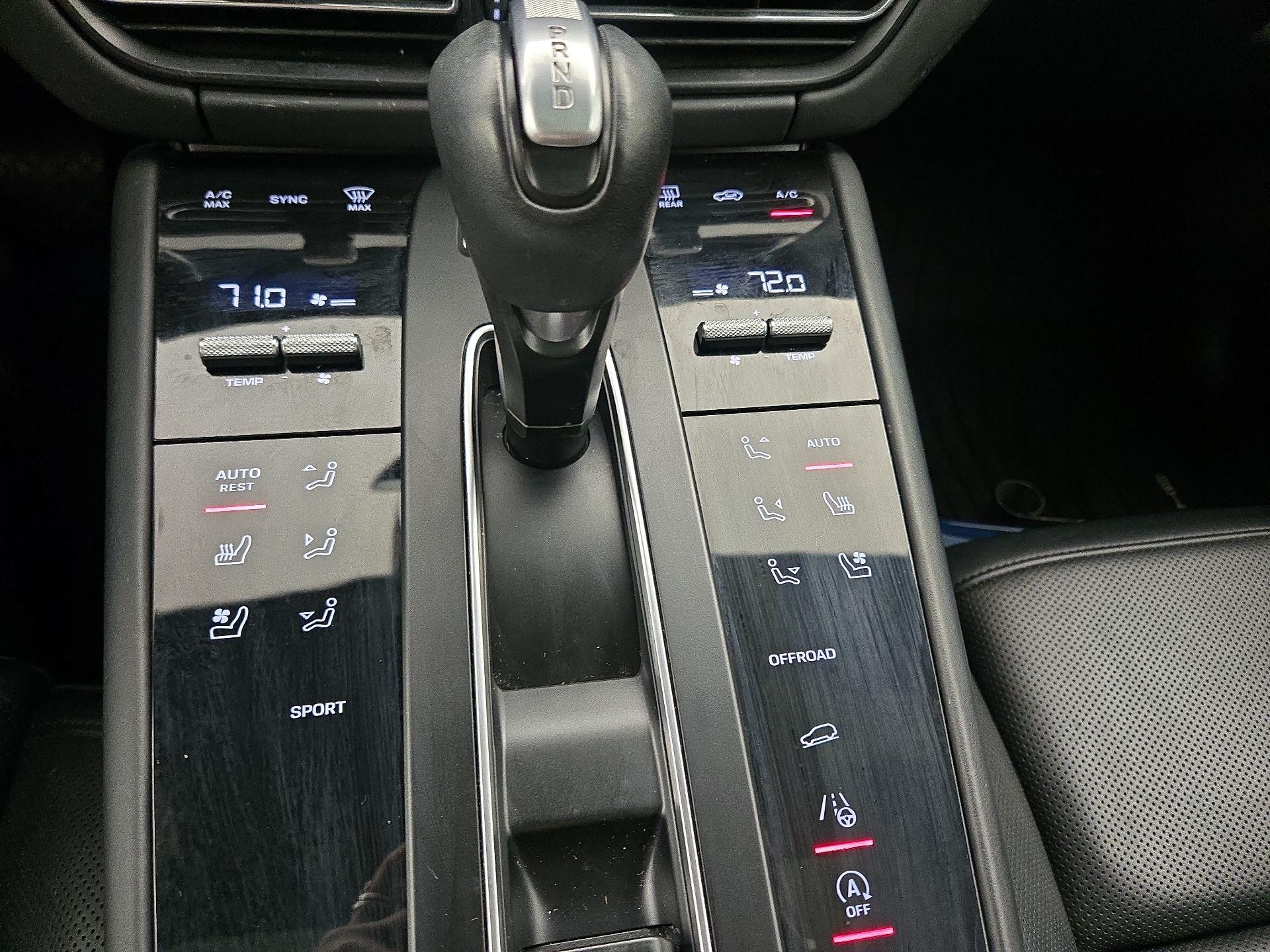 Thumbnail: 2023 Porsche Macan - 17