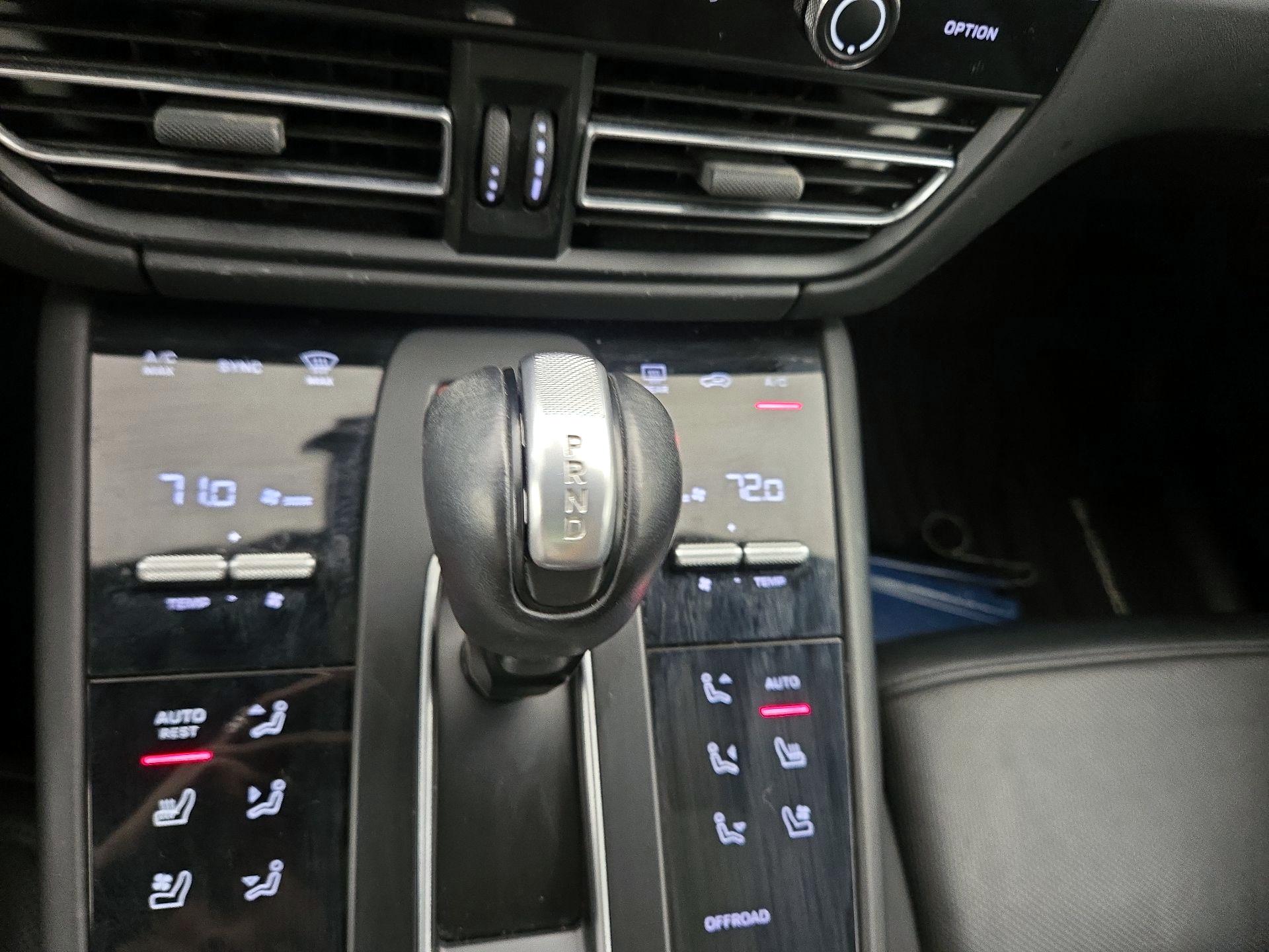 Thumbnail: 2023 Porsche Macan - 18