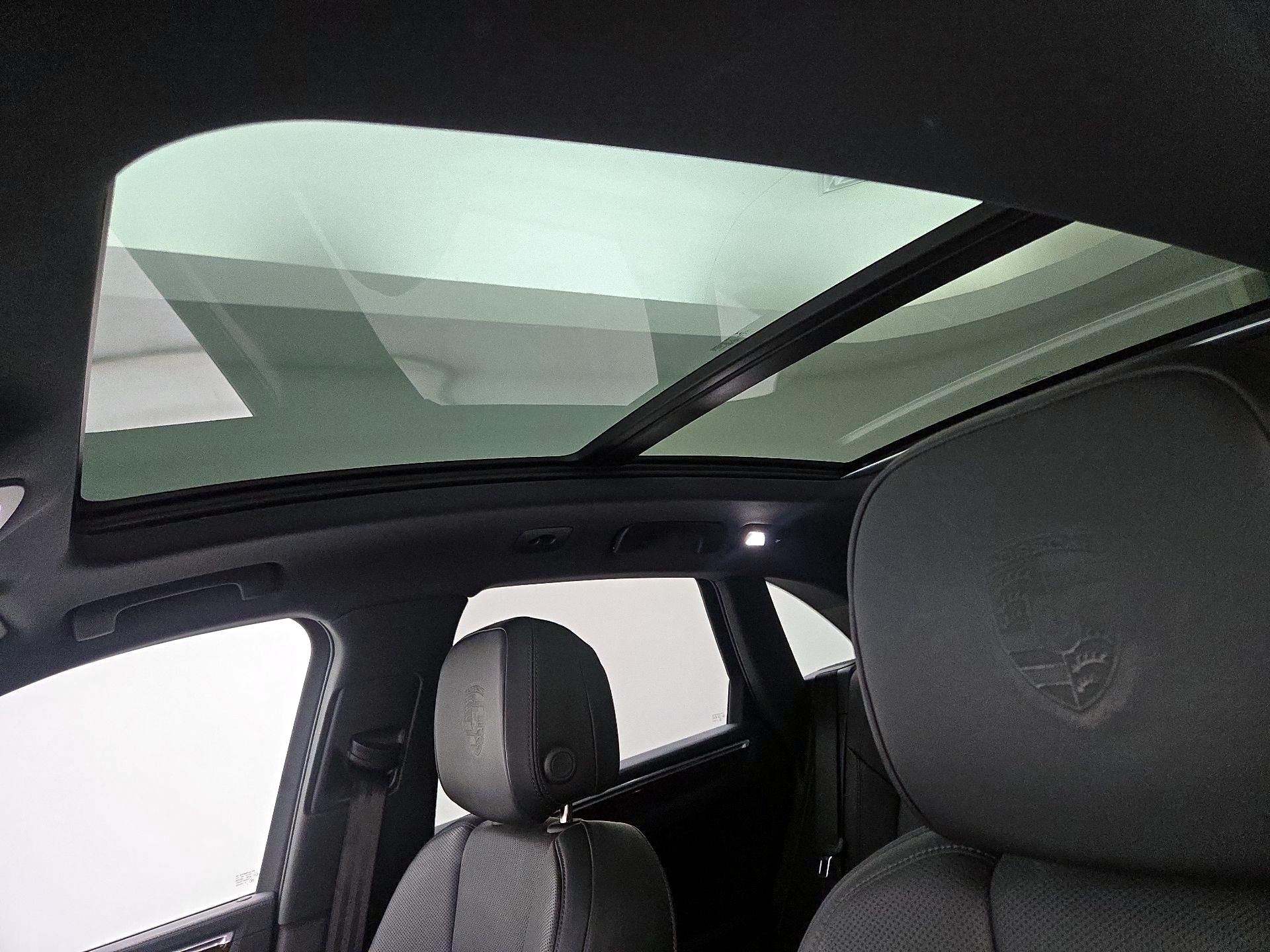 Thumbnail: 2023 Porsche Macan - 20