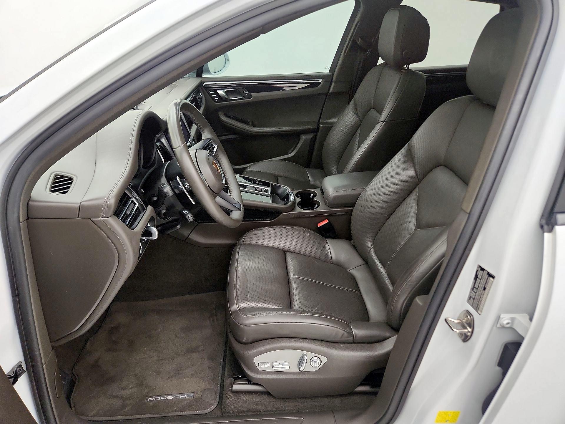 Thumbnail: 2022 Porsche Macan - 11