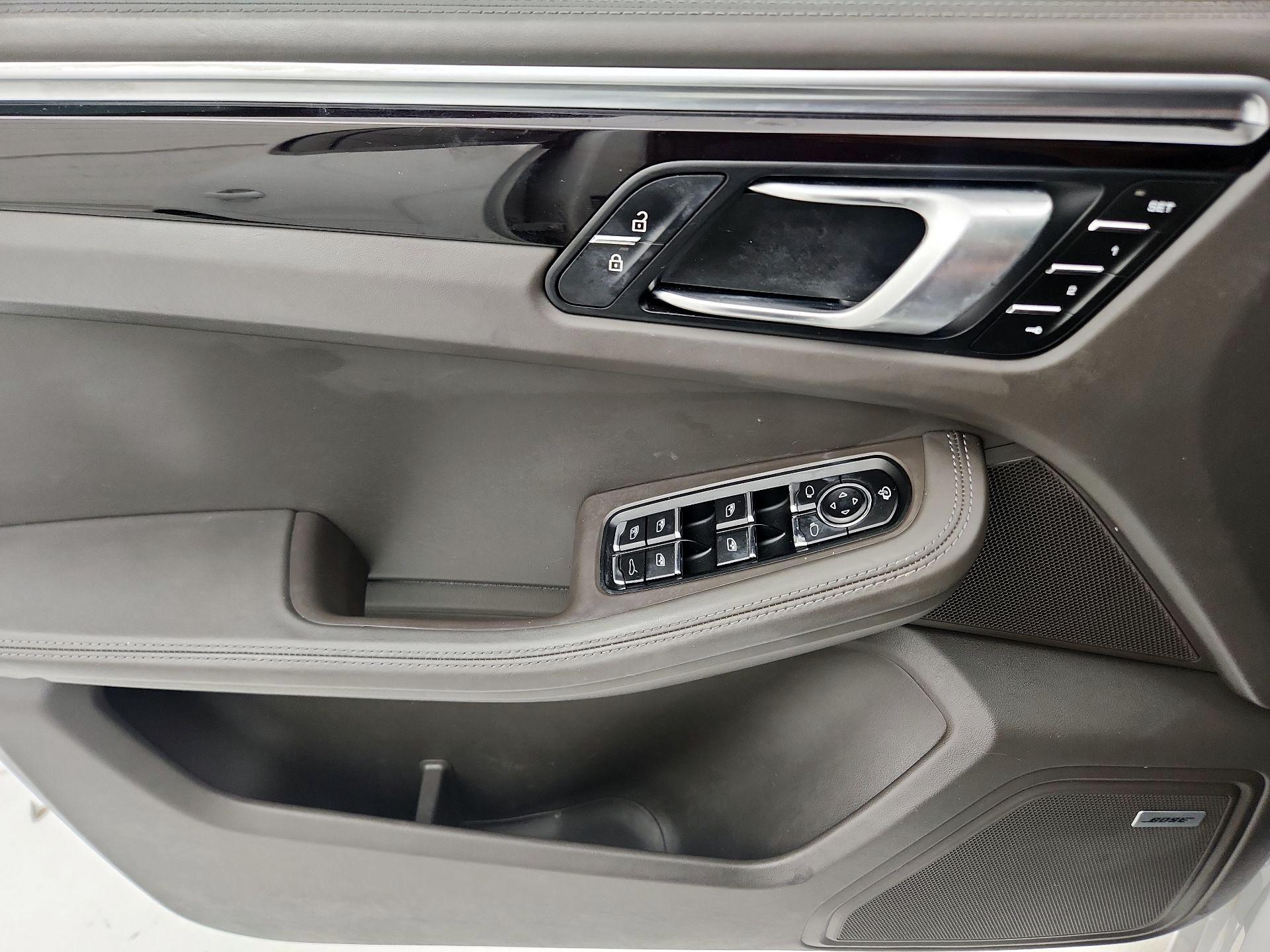 Thumbnail: 2022 Porsche Macan - 12