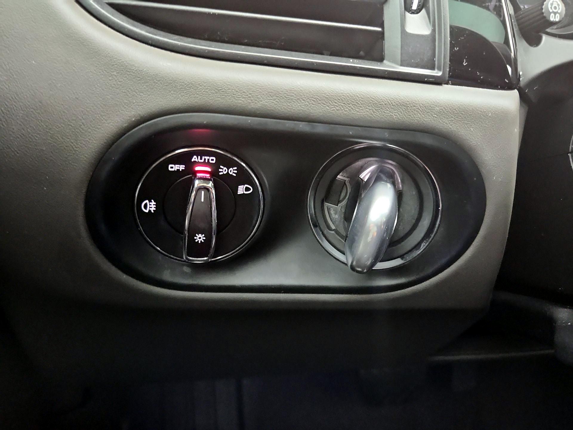 Thumbnail: 2022 Porsche Macan - 13