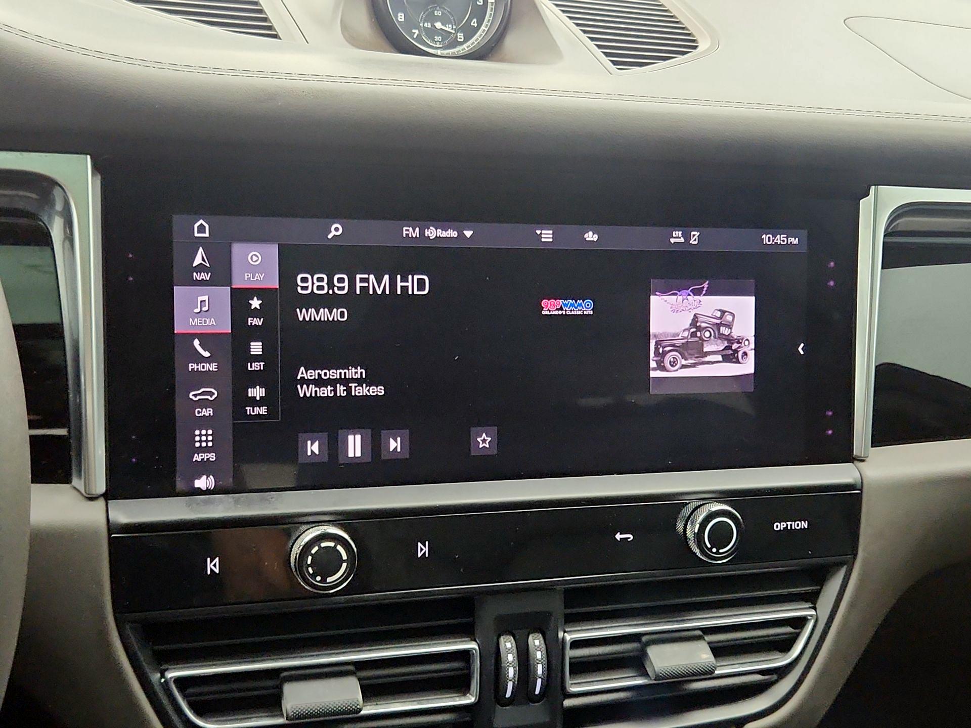 Thumbnail: 2022 Porsche Macan - 16