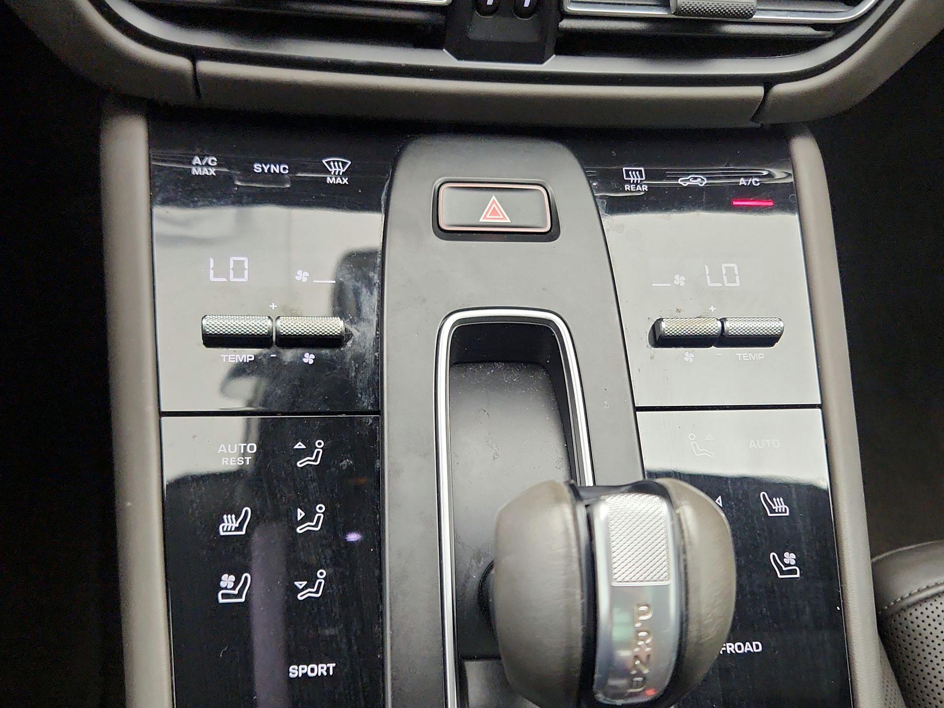 Thumbnail: 2022 Porsche Macan - 17