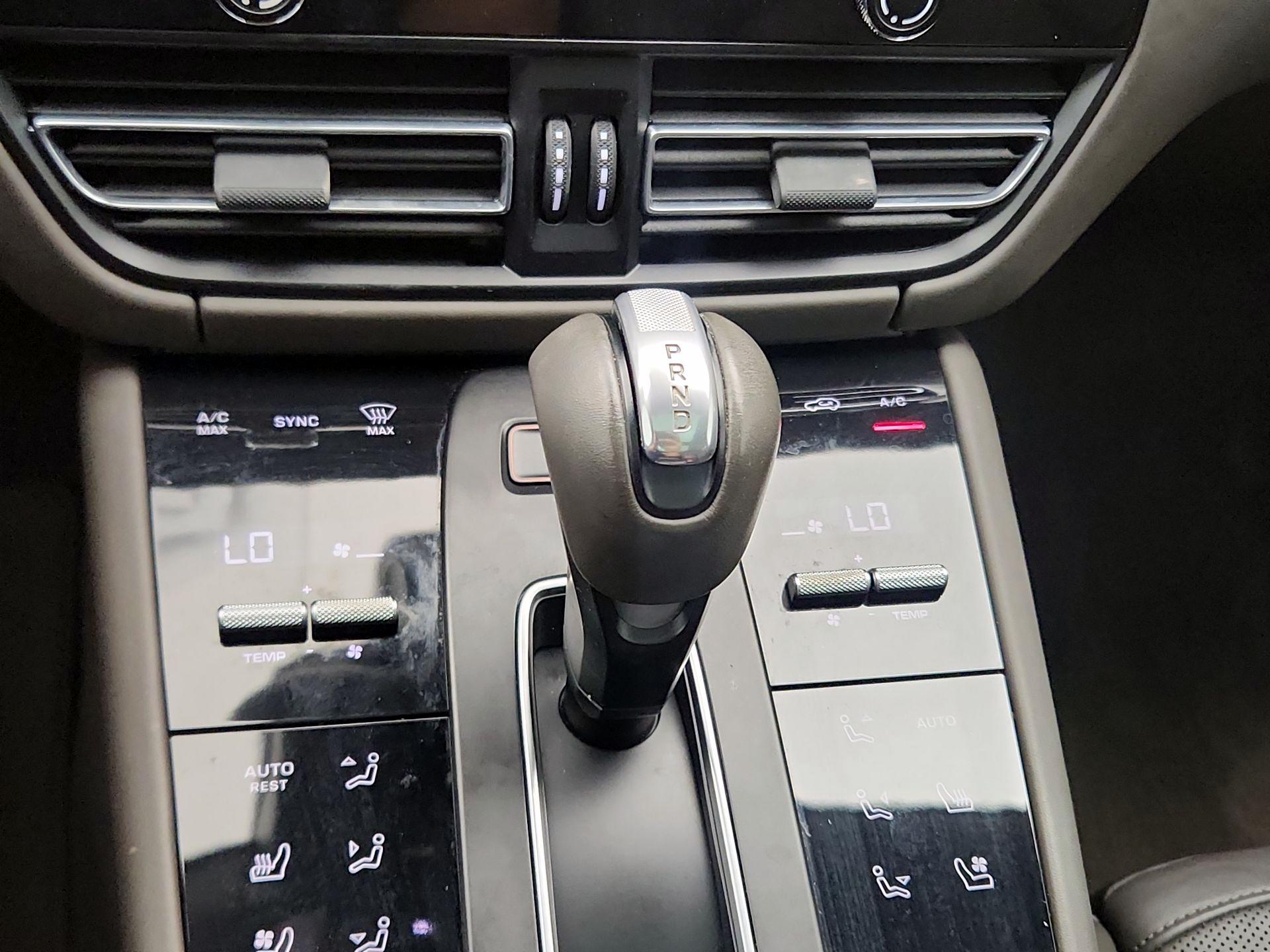 Thumbnail: 2022 Porsche Macan - 18