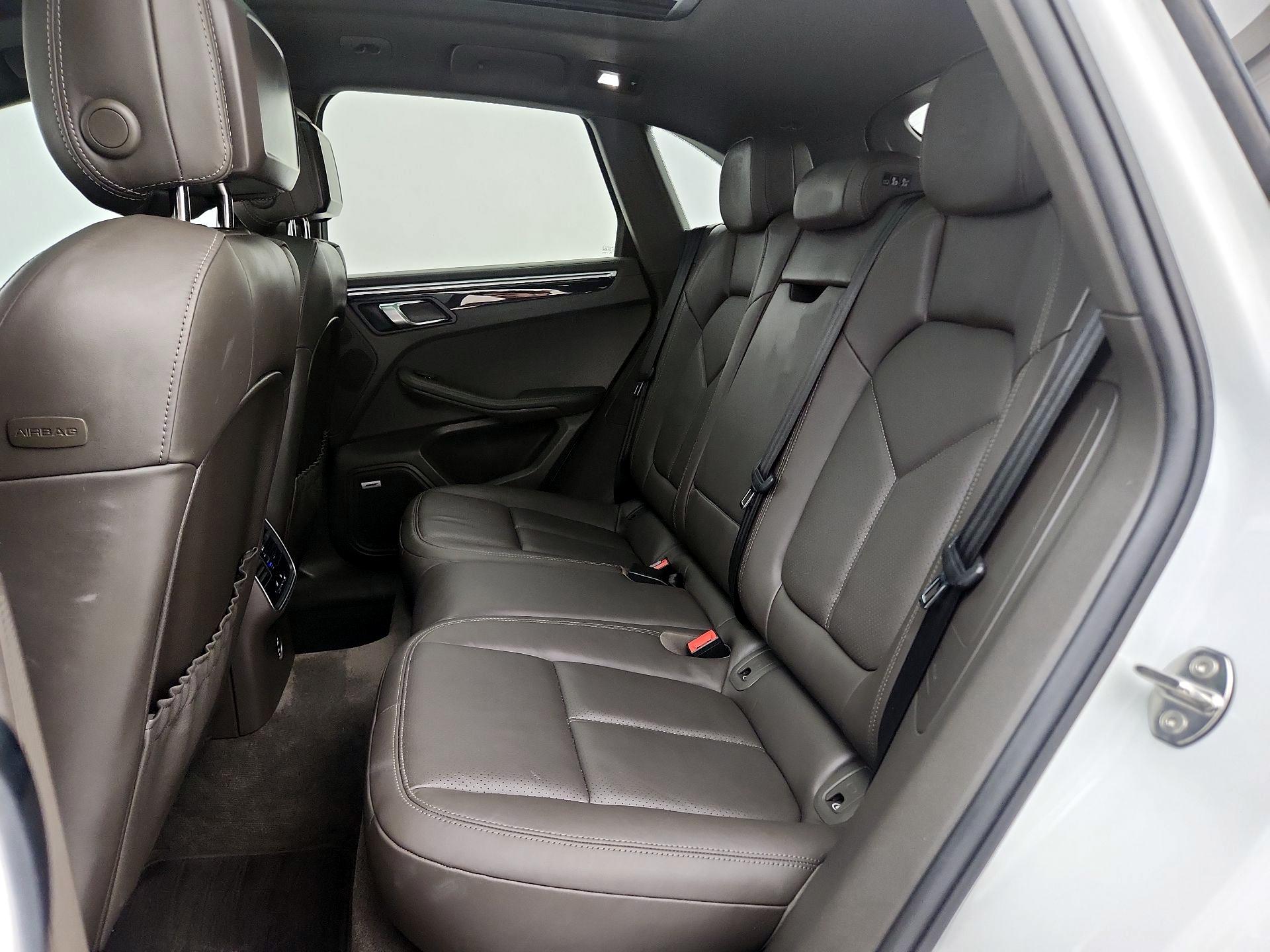 Thumbnail: 2022 Porsche Macan - 20