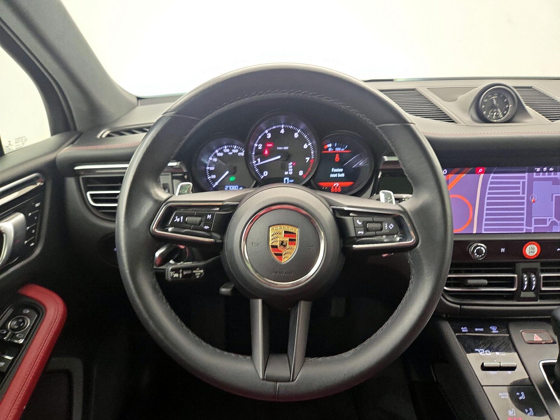 Thumbnail: 2023 Porsche Macan - 10