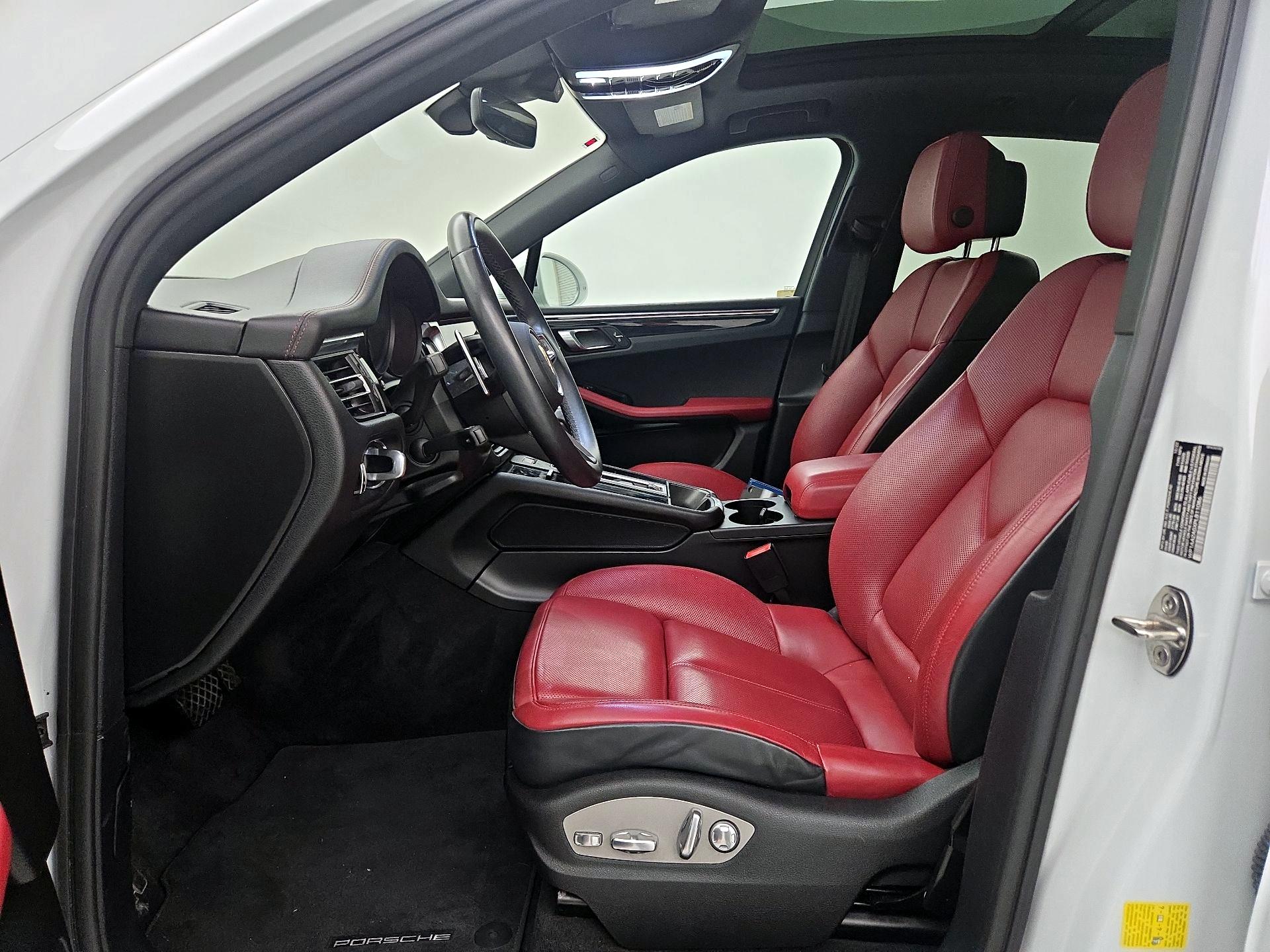 Thumbnail: 2023 Porsche Macan - 11