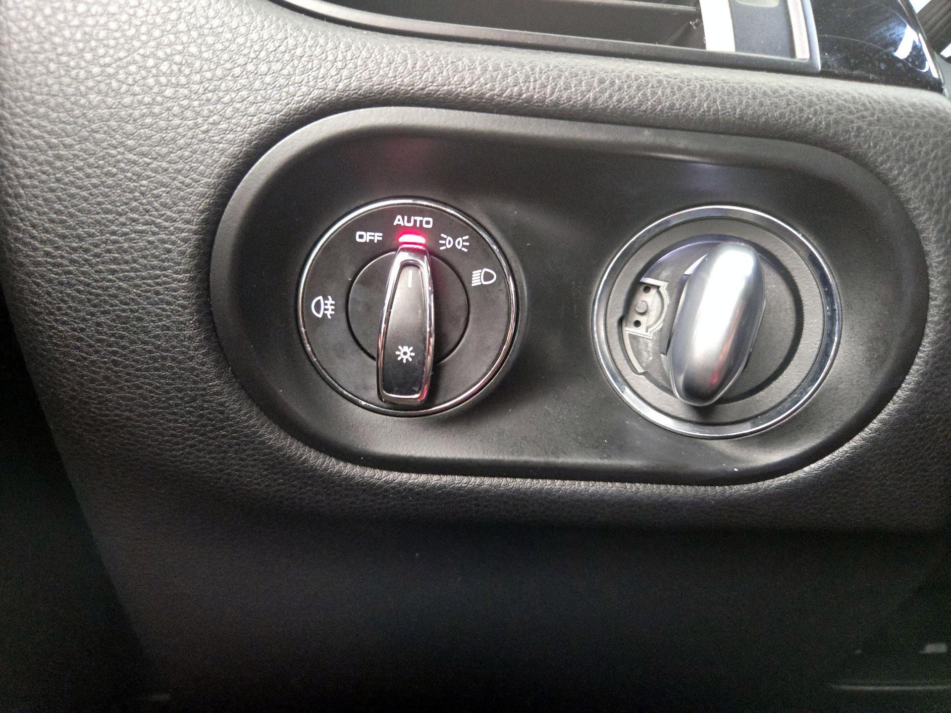 Thumbnail: 2023 Porsche Macan - 13