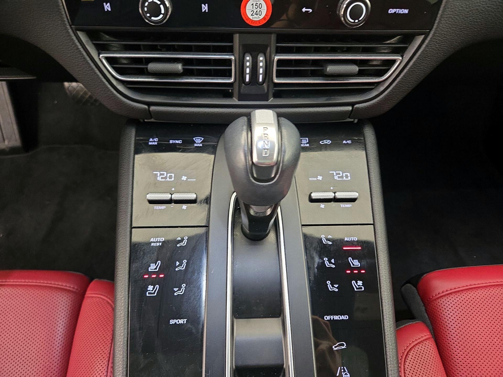 Thumbnail: 2023 Porsche Macan - 18