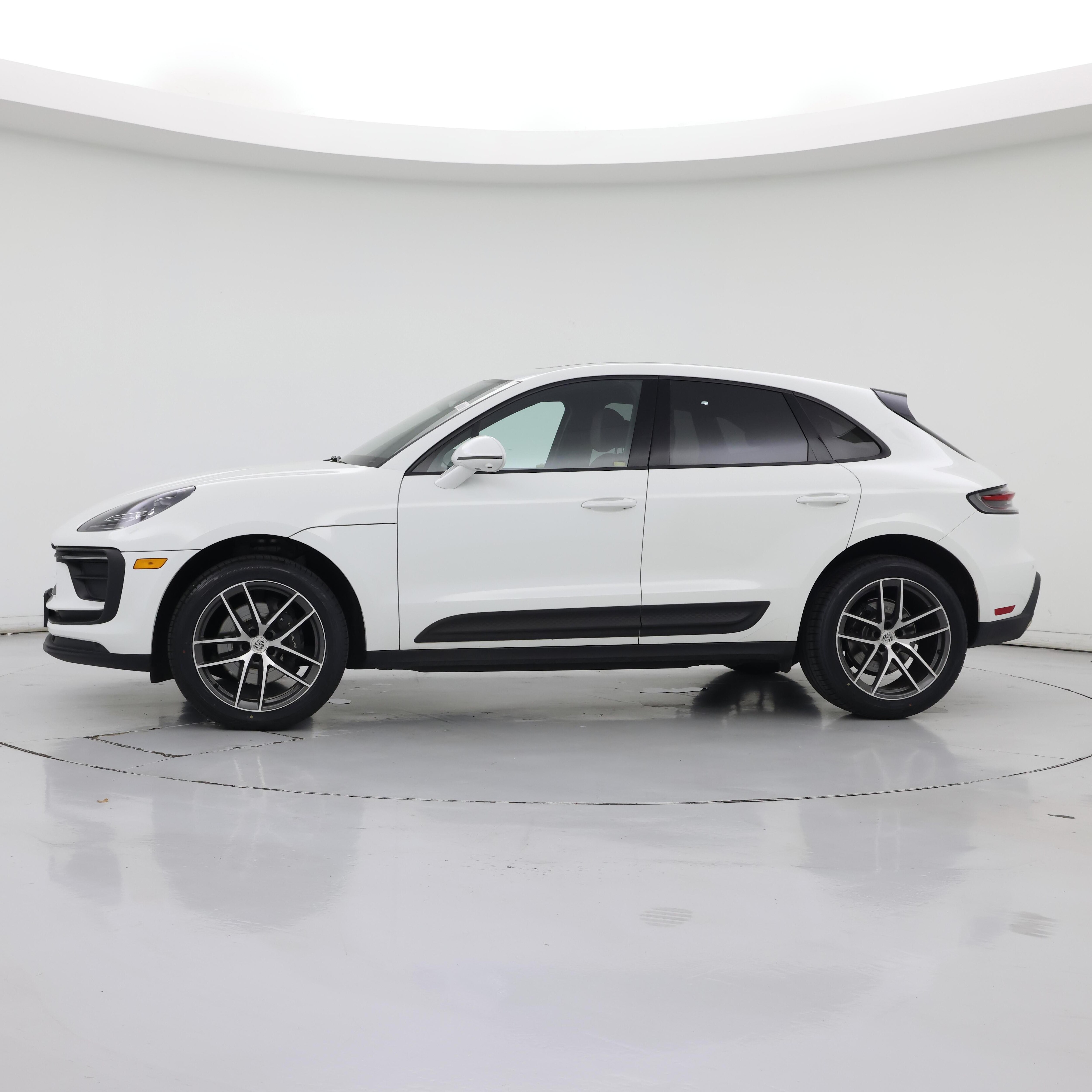 Thumbnail: 2023 Porsche Macan - 3