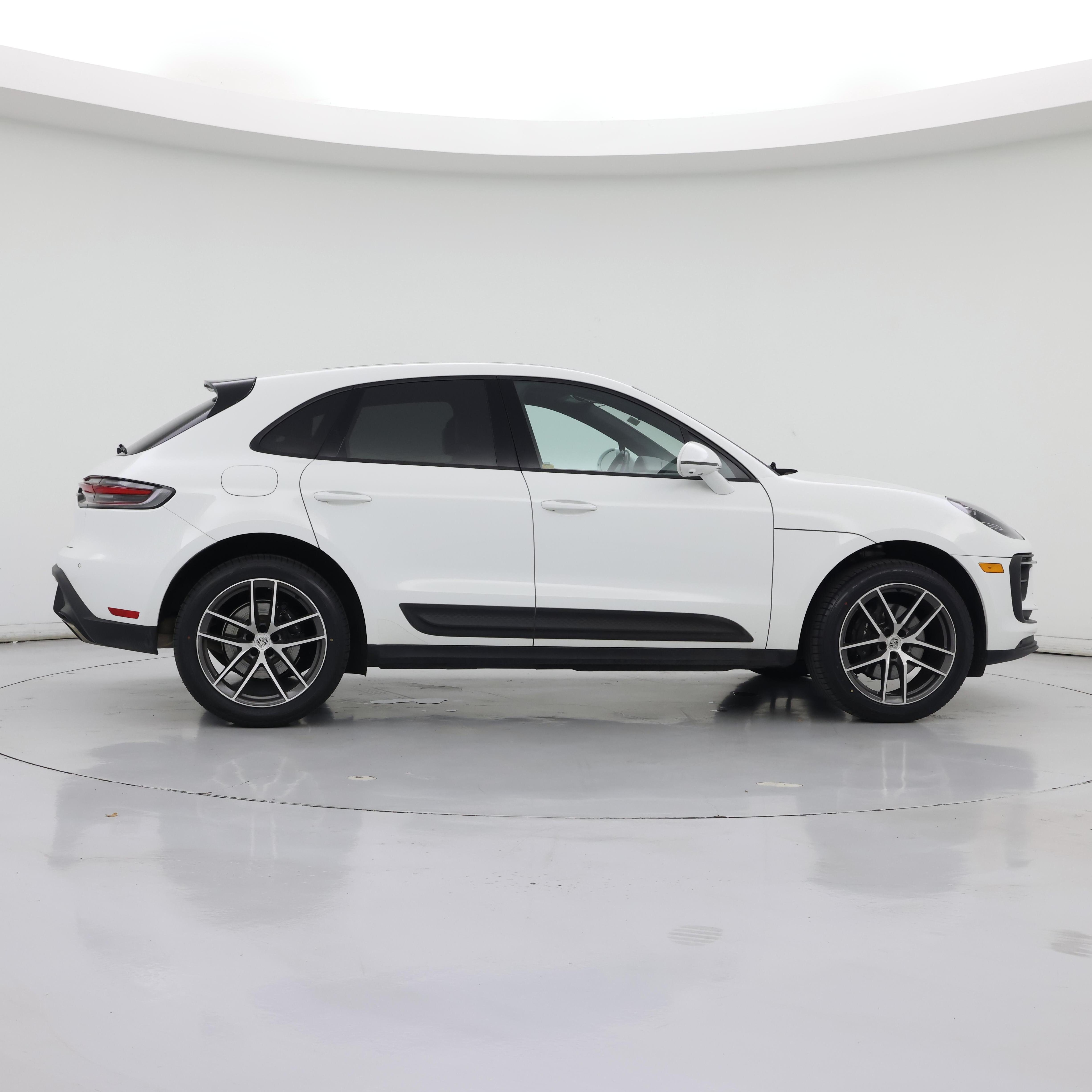 Thumbnail: 2023 Porsche Macan - 7