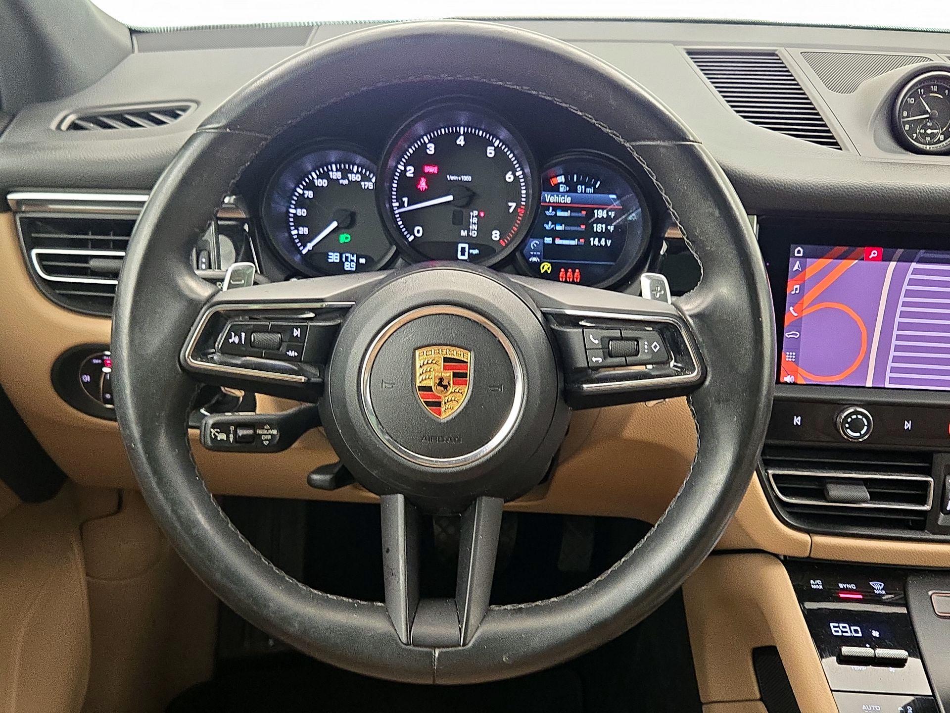 Thumbnail: 2023 Porsche Macan - 10