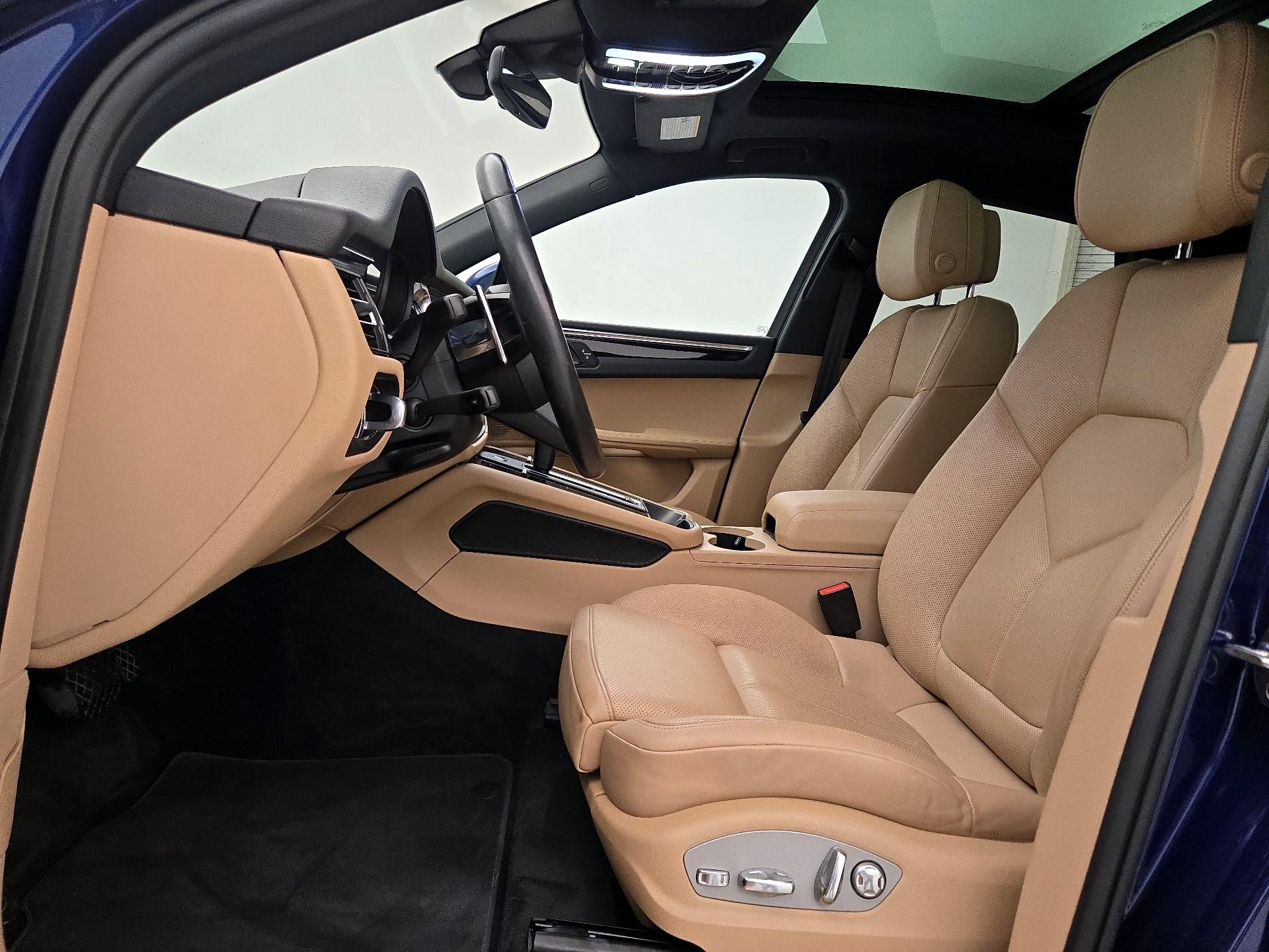 Thumbnail: 2023 Porsche Macan - 11