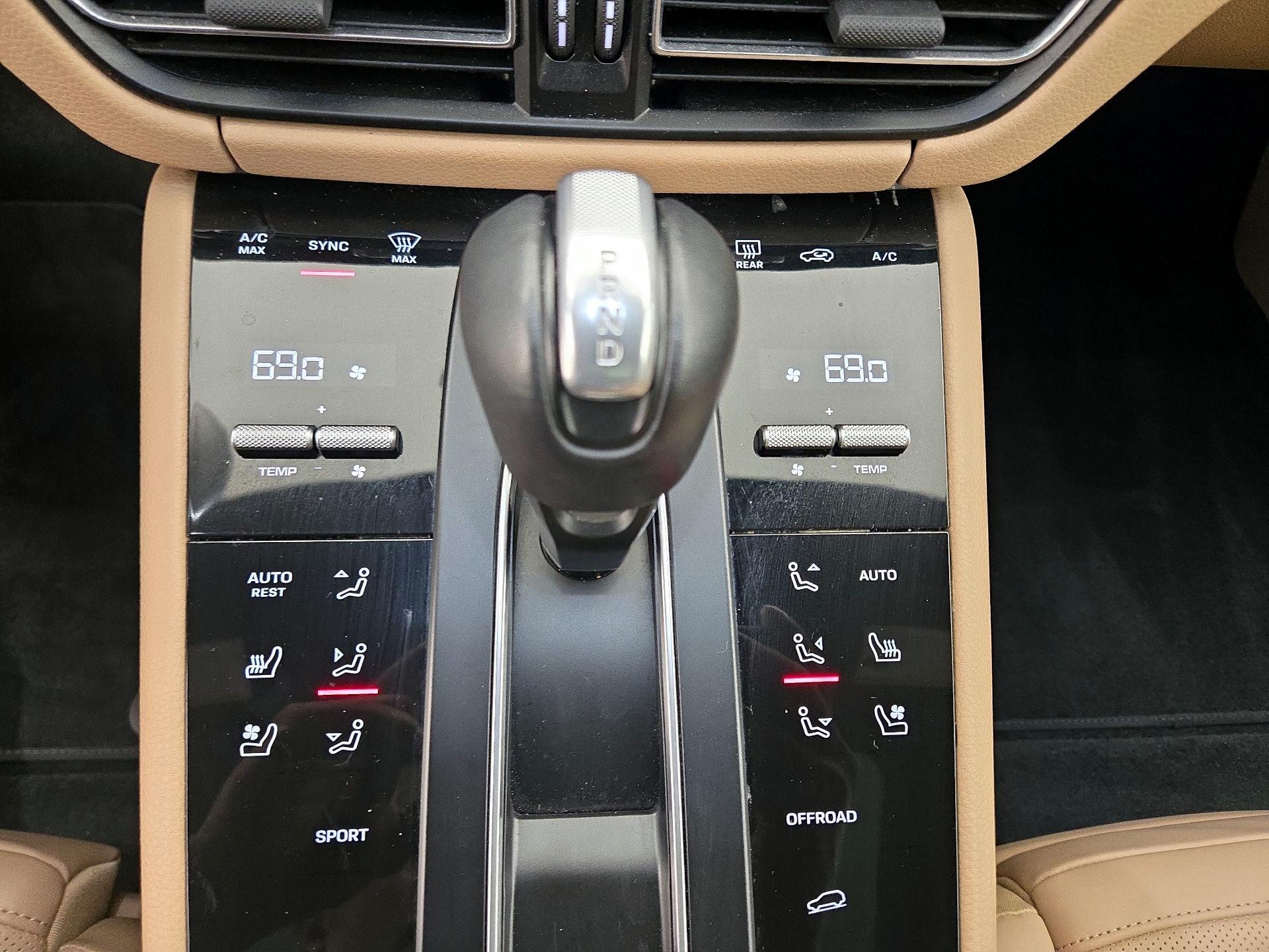 Thumbnail: 2023 Porsche Macan - 17