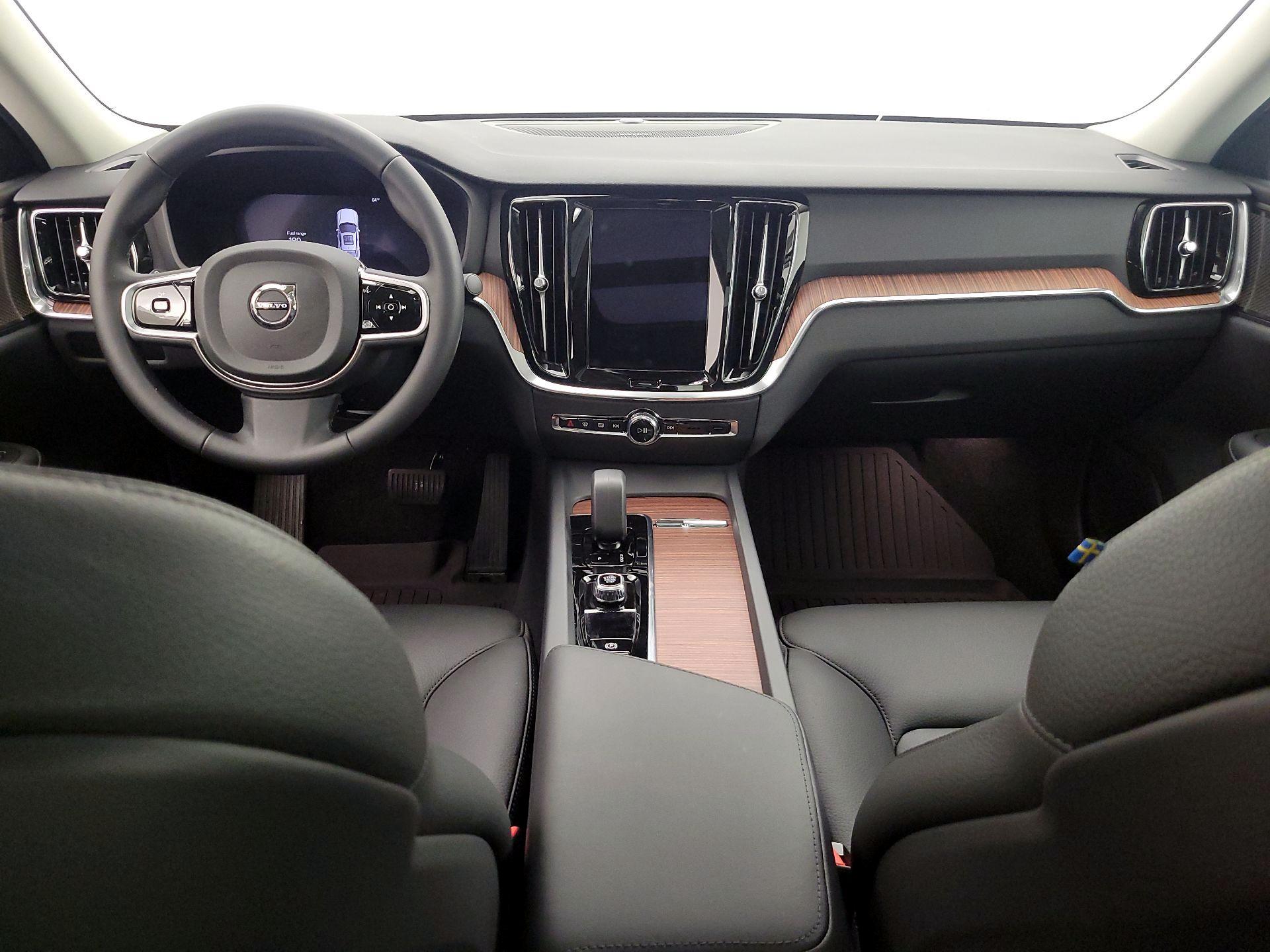 Thumbnail: 2025 Volvo S60 - 9