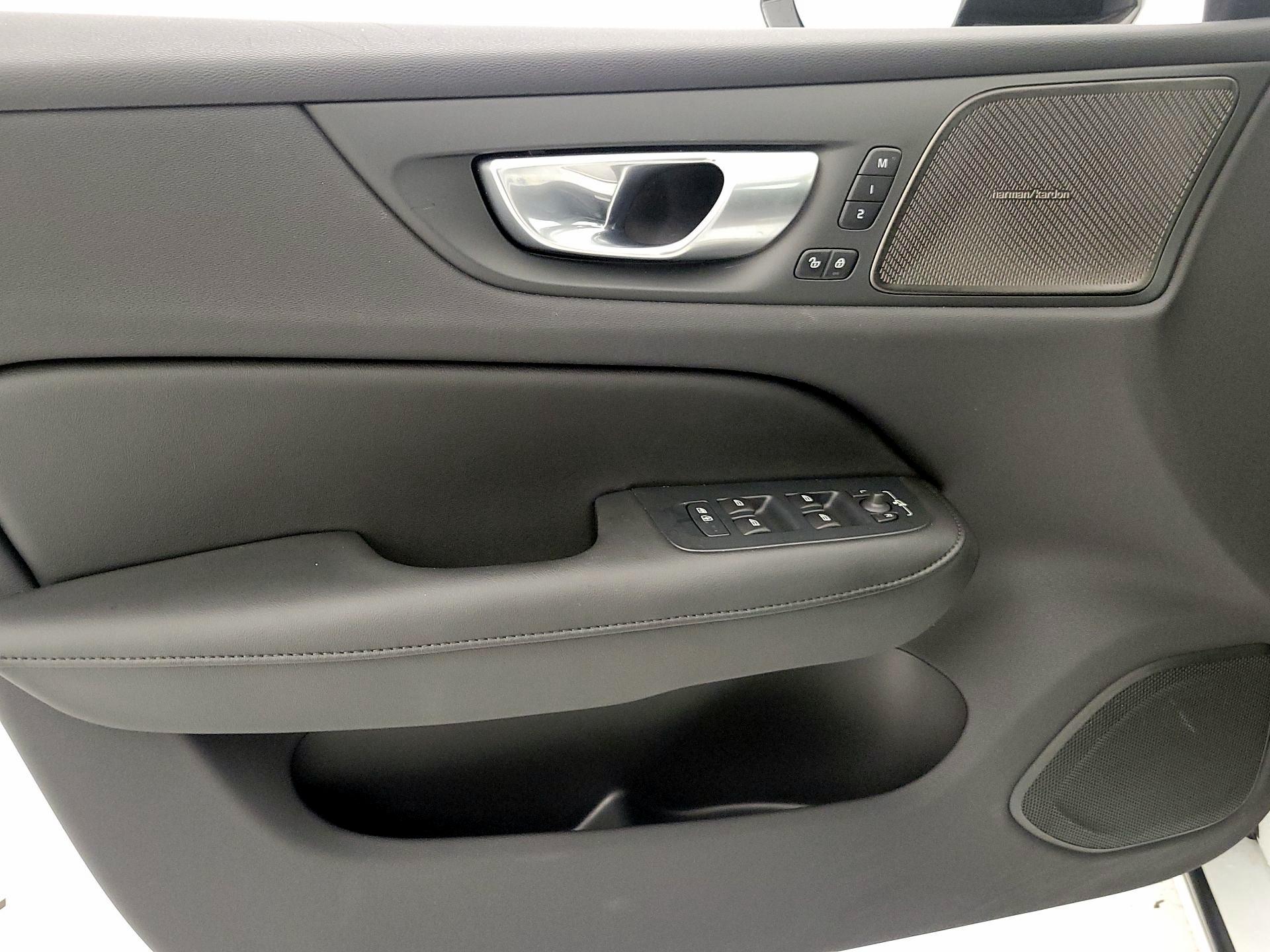 Thumbnail: 2025 Volvo S60 - 12