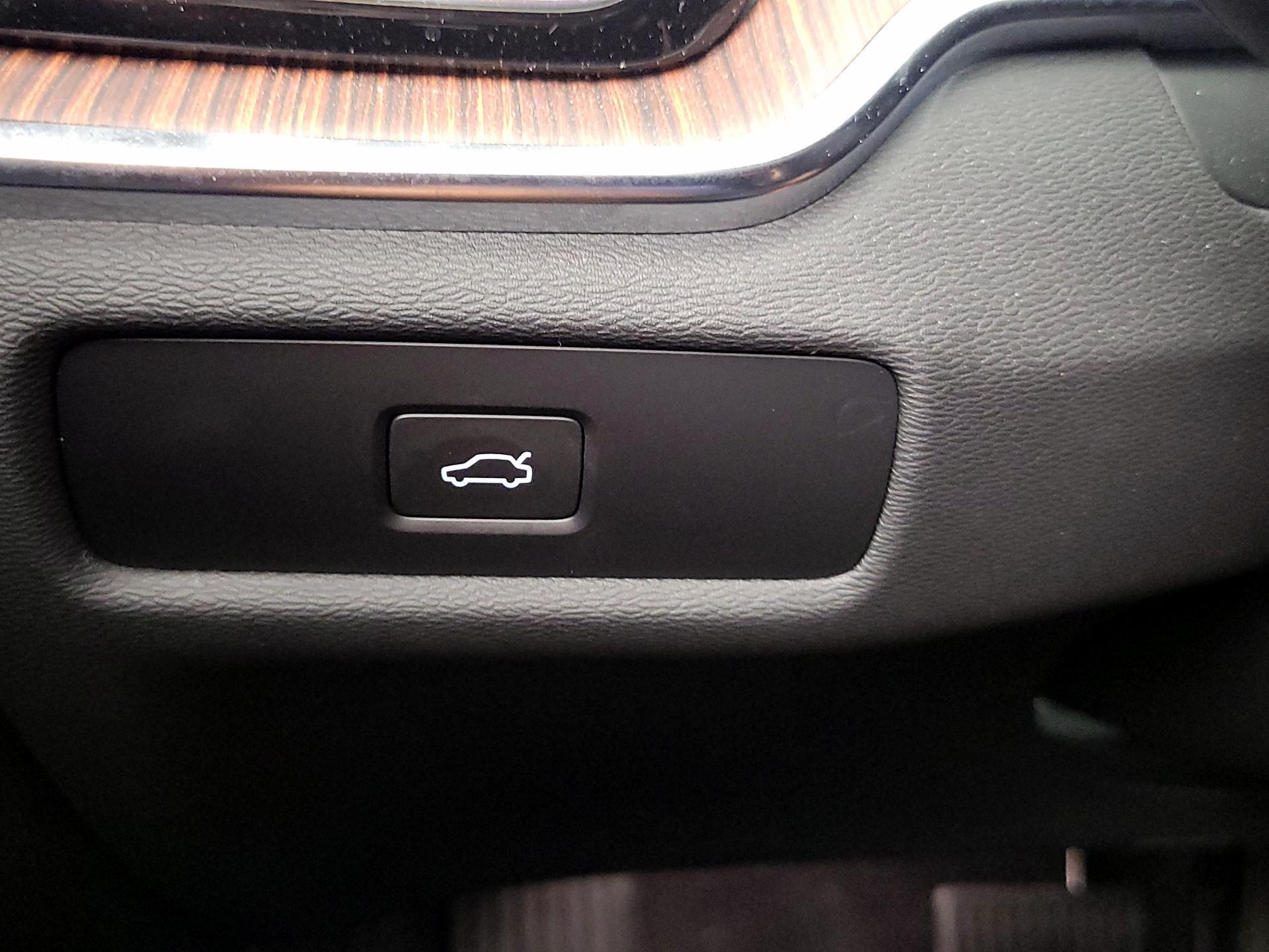 Thumbnail: 2025 Volvo S60 - 13