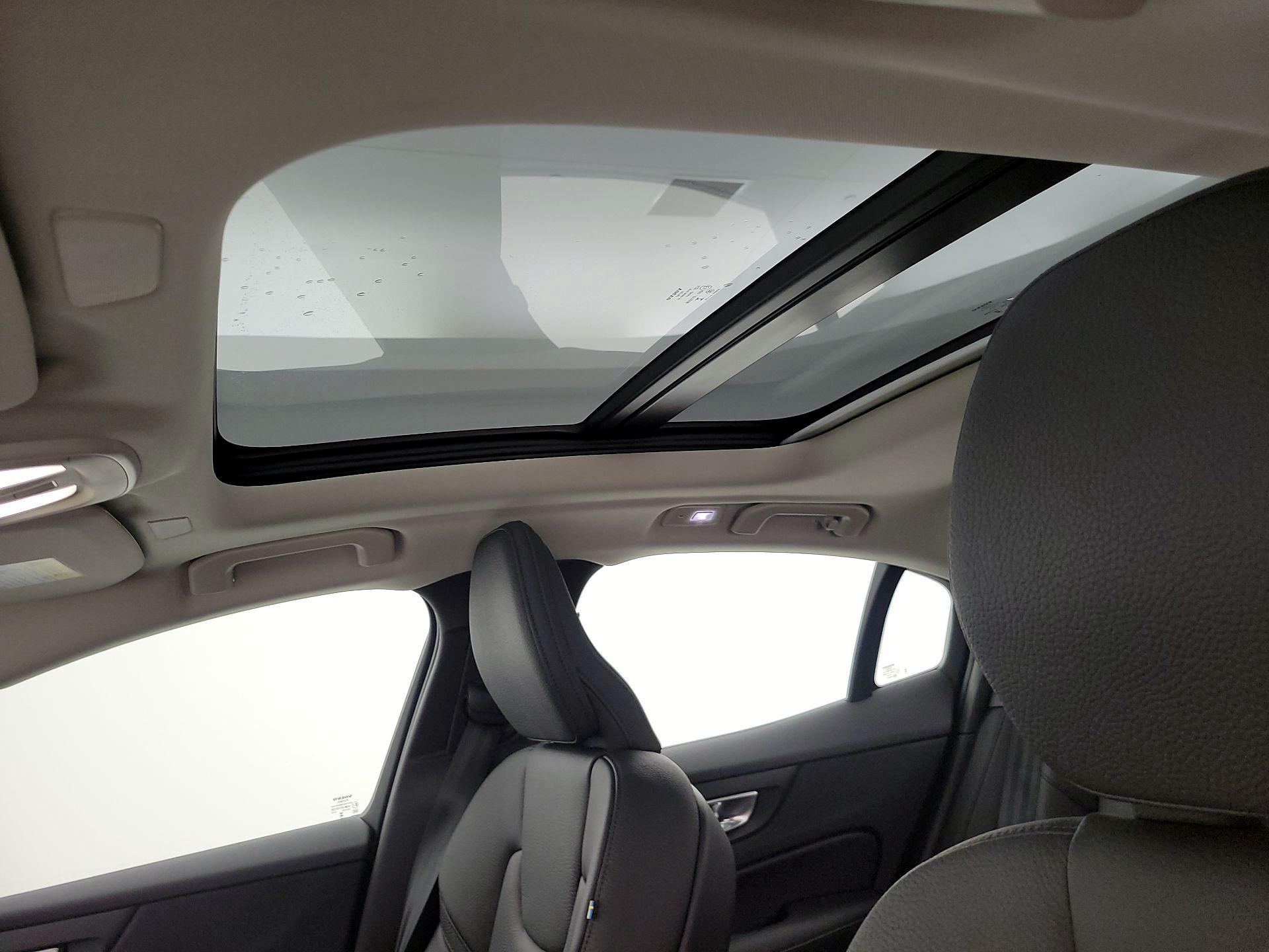 Thumbnail: 2025 Volvo S60 - 20