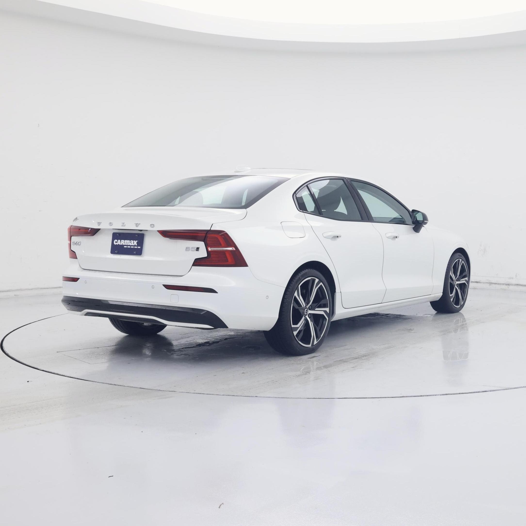 Thumbnail: 2025 Volvo S60 - 8