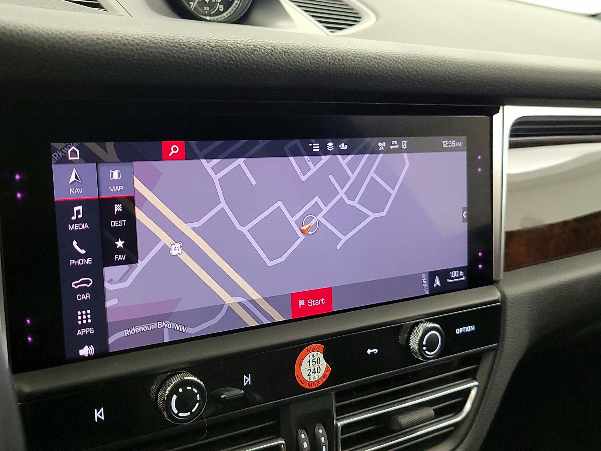 Thumbnail: 2022 Porsche Macan - 14