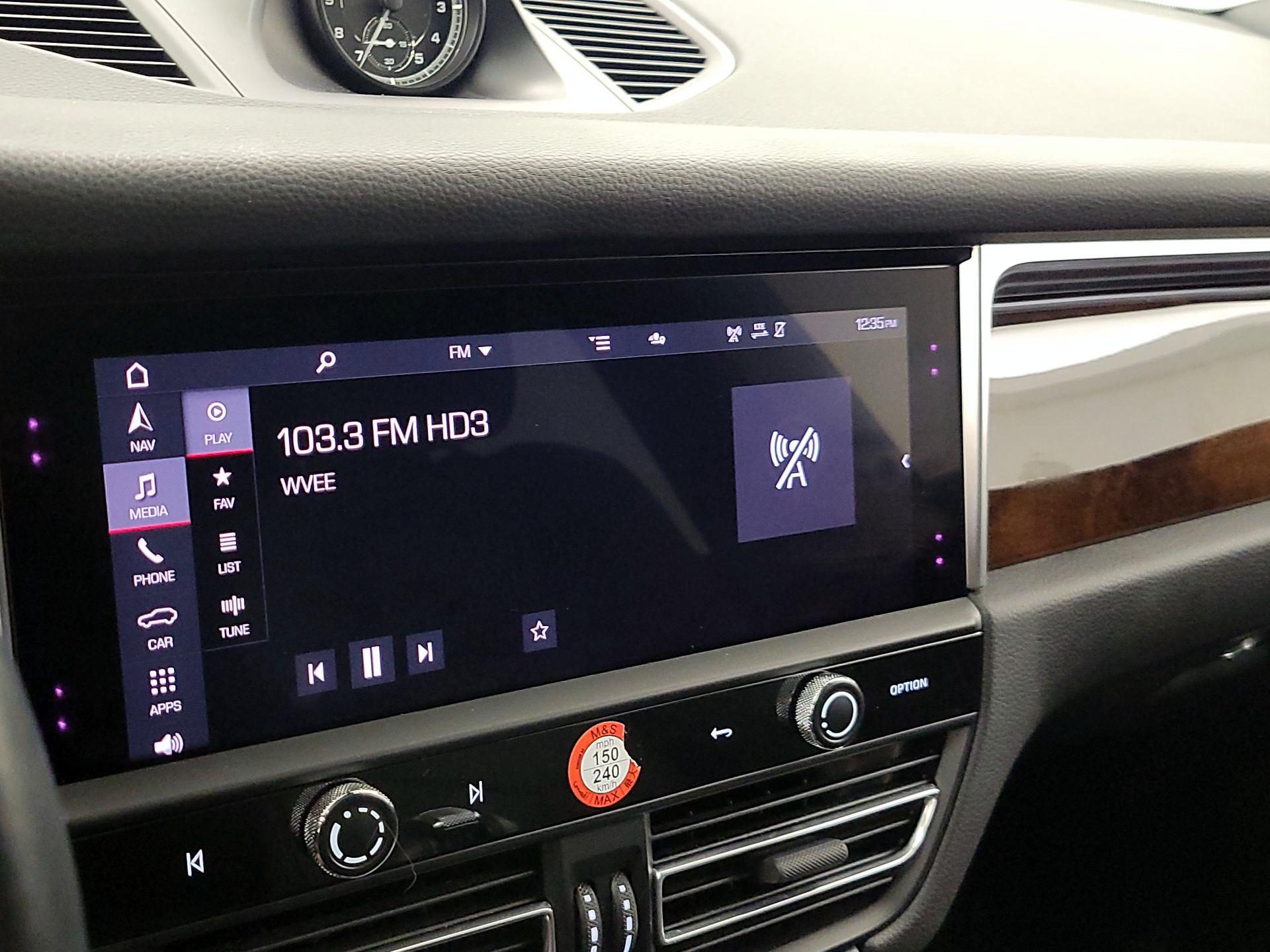 Thumbnail: 2022 Porsche Macan - 16