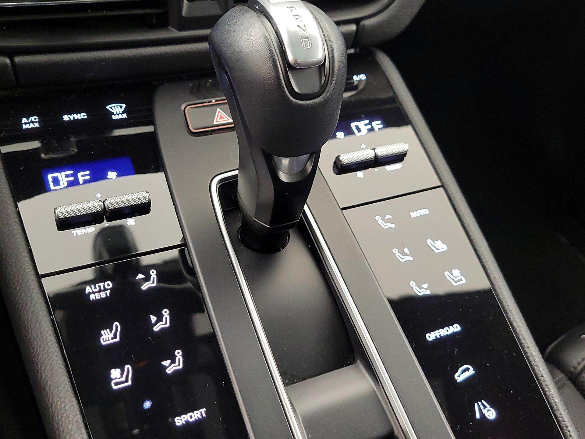 Thumbnail: 2022 Porsche Macan - 17