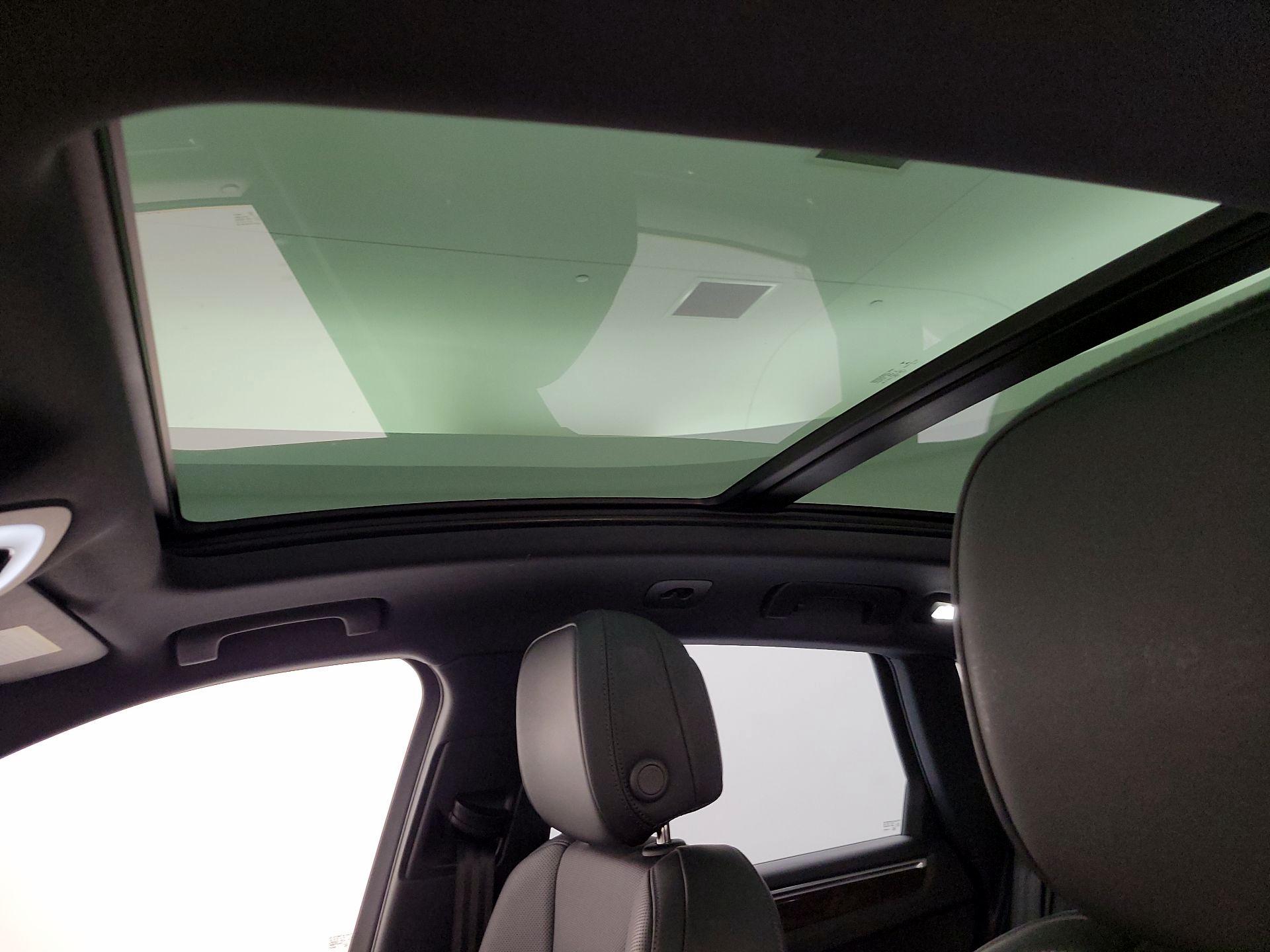 Thumbnail: 2022 Porsche Macan - 20