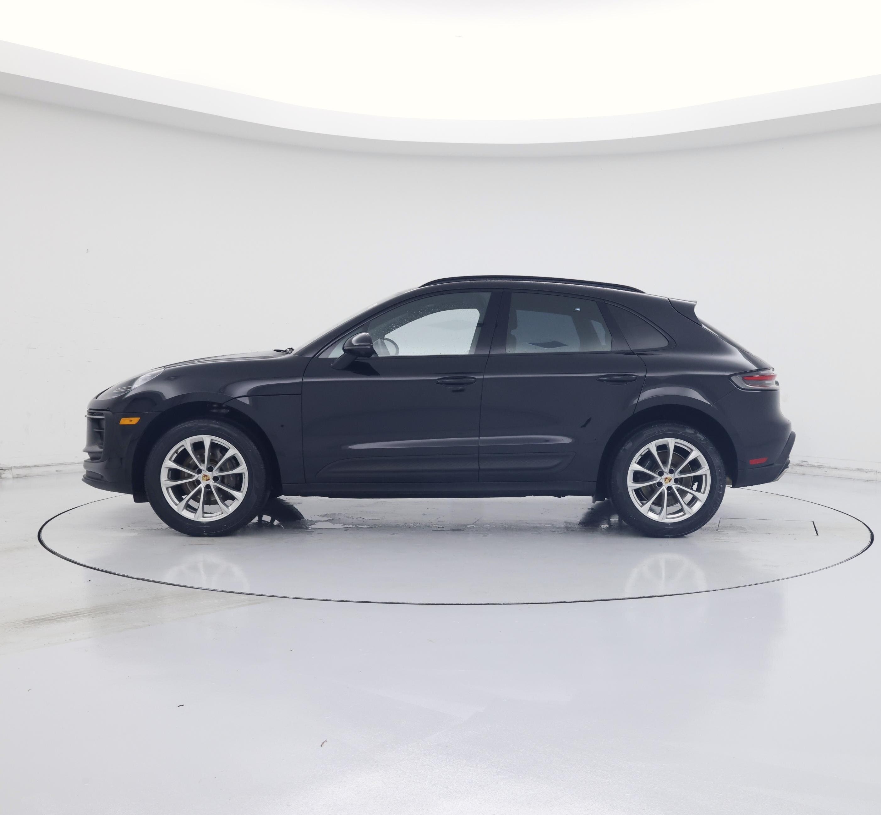 Thumbnail: 2022 Porsche Macan - 3