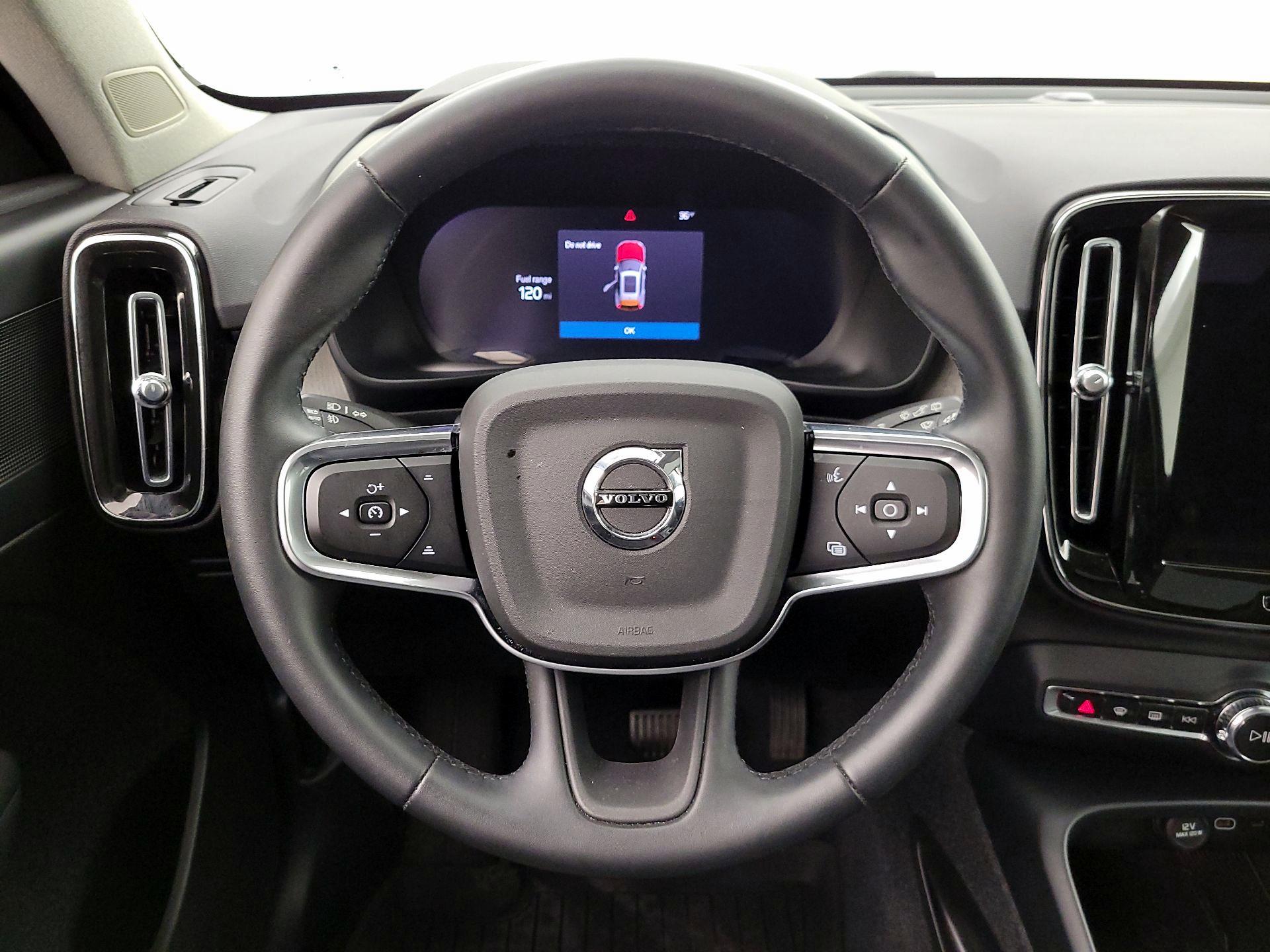 Thumbnail: 2024 Volvo XC40 - 10