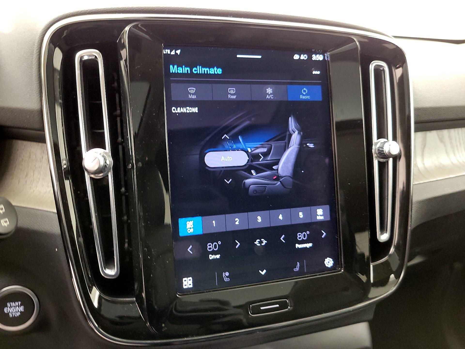 Thumbnail: 2024 Volvo XC40 - 17