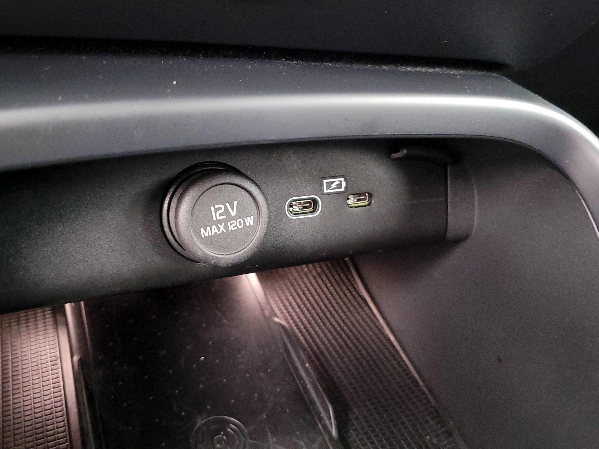 Thumbnail: 2024 Volvo XC40 - 19