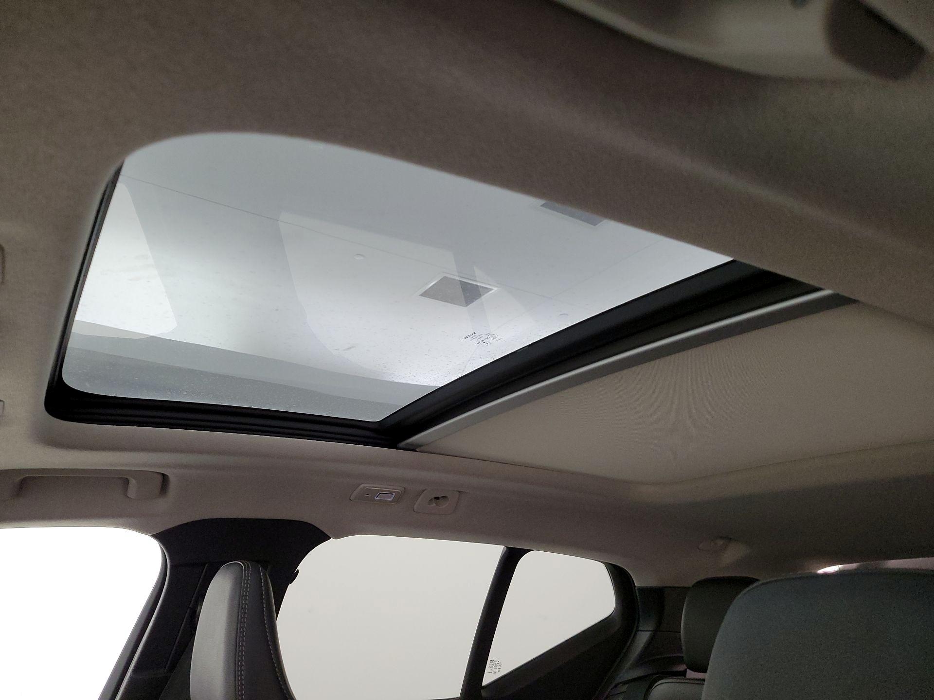 Thumbnail: 2024 Volvo XC40 - 20