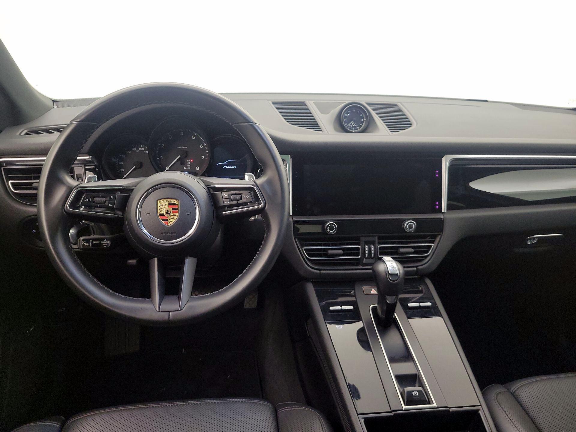 Thumbnail: 2023 Porsche Macan - 10