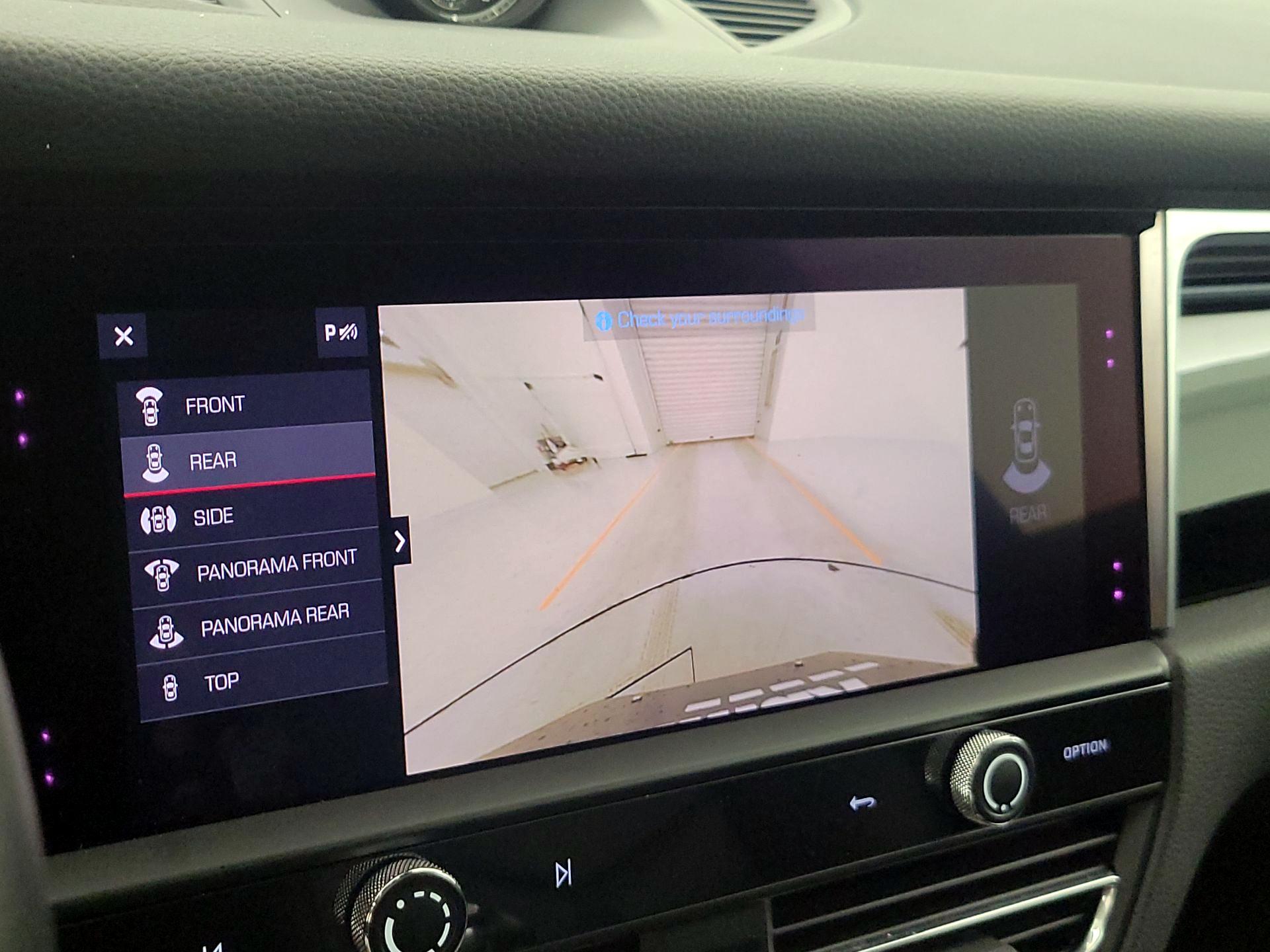 Thumbnail: 2023 Porsche Macan - 15