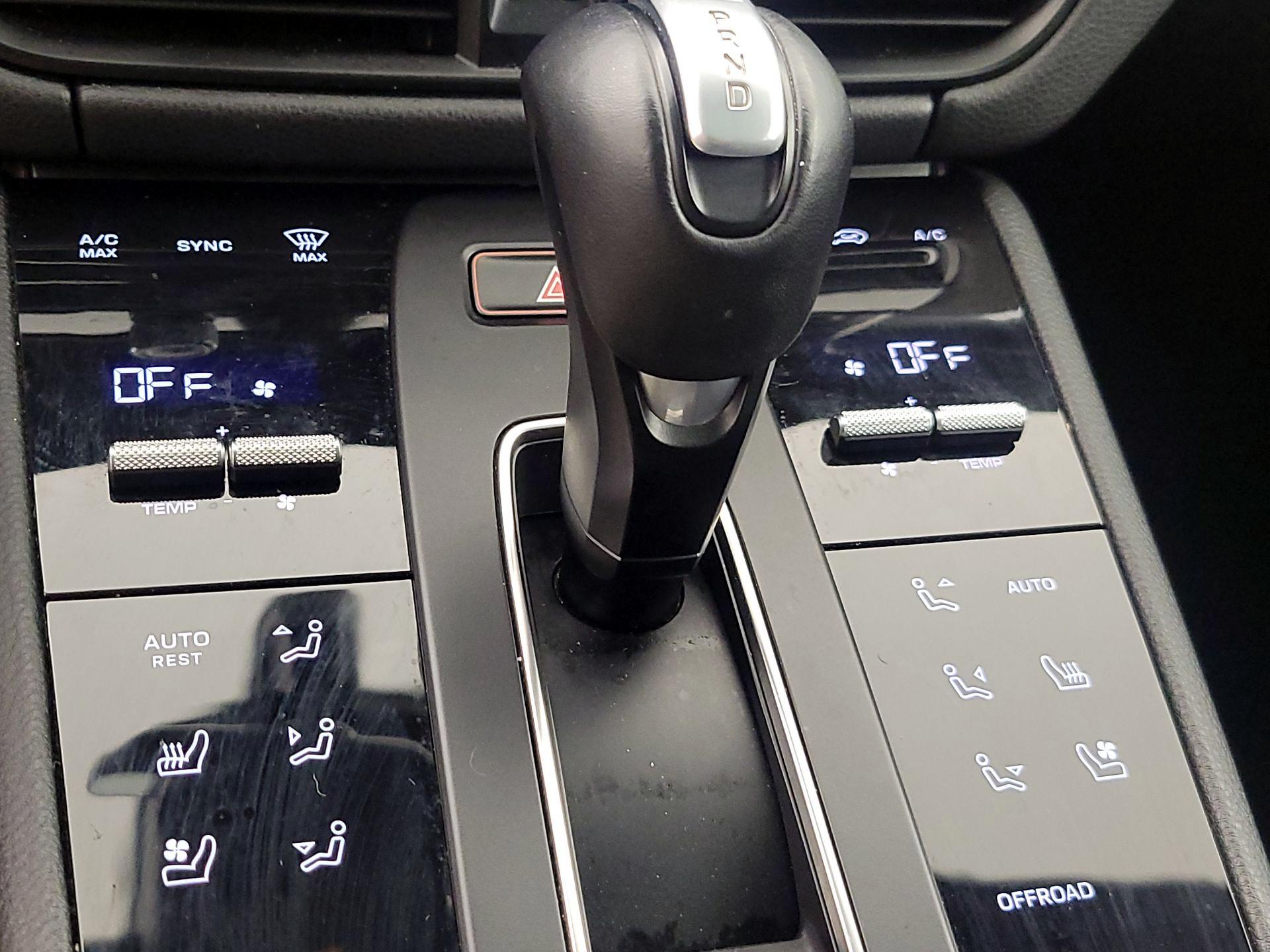 Thumbnail: 2023 Porsche Macan - 17