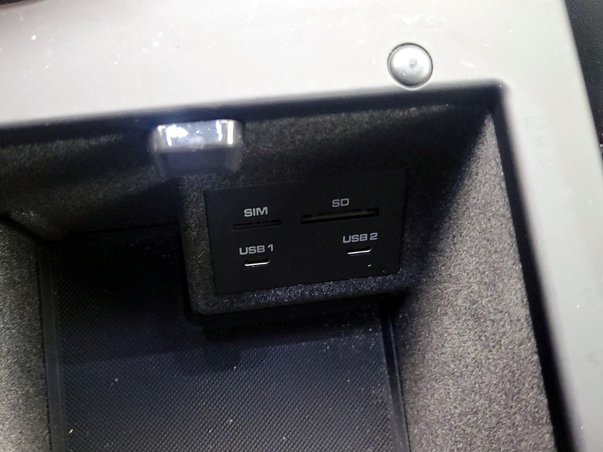 Thumbnail: 2023 Porsche Macan - 19