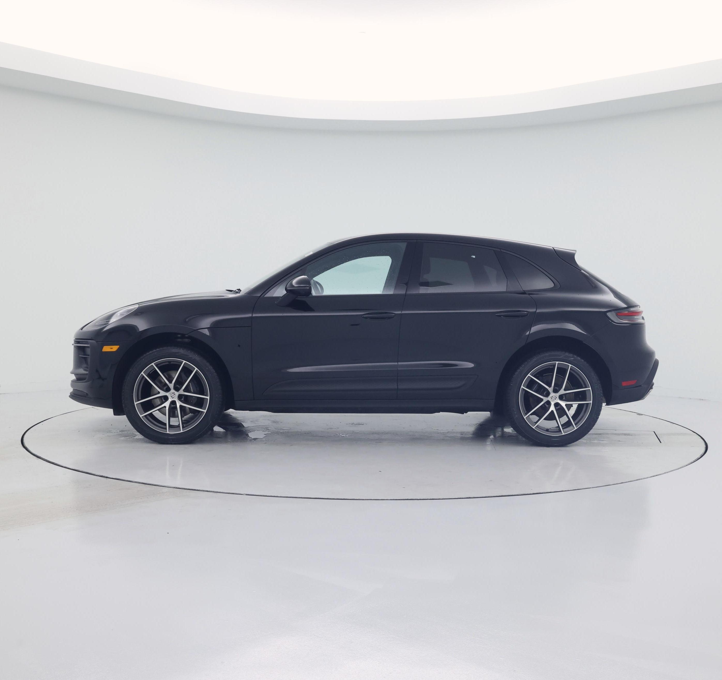 Thumbnail: 2023 Porsche Macan - 3