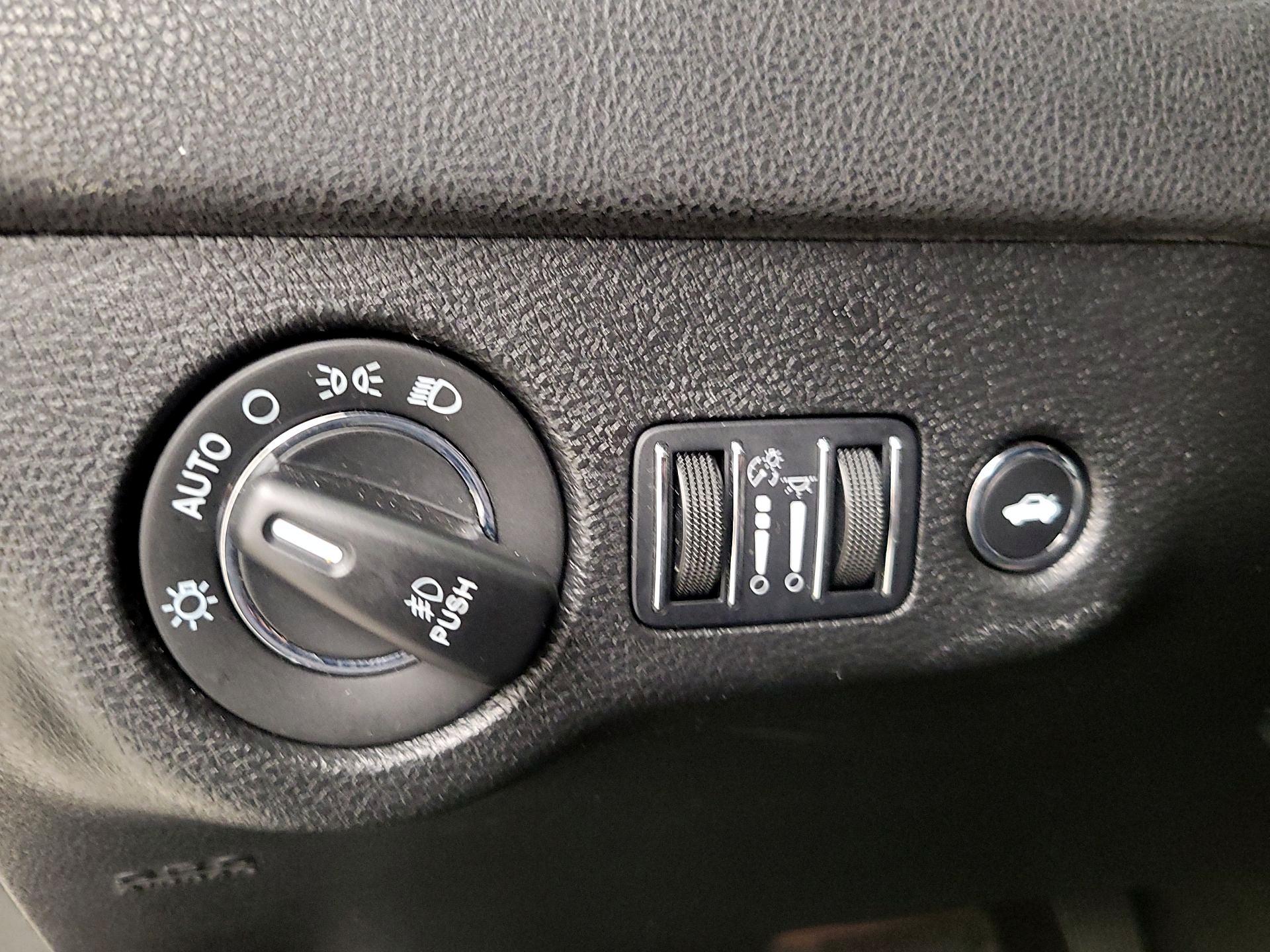 Thumbnail: 2023 Chrysler 300 - 13