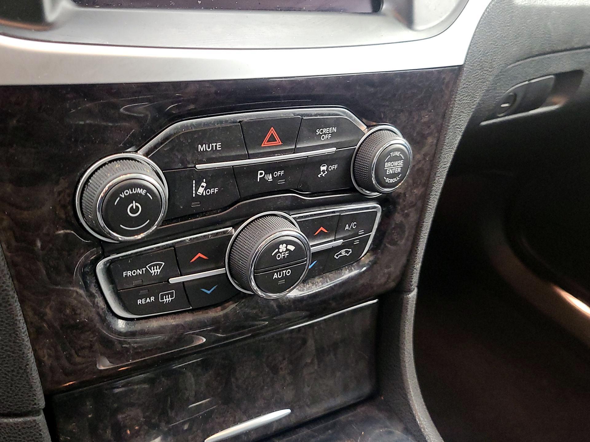 Thumbnail: 2023 Chrysler 300 - 16