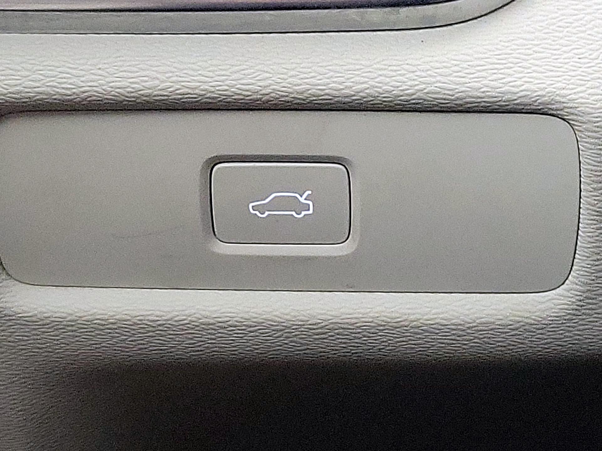 Thumbnail: 2025 Volvo S60 - 13